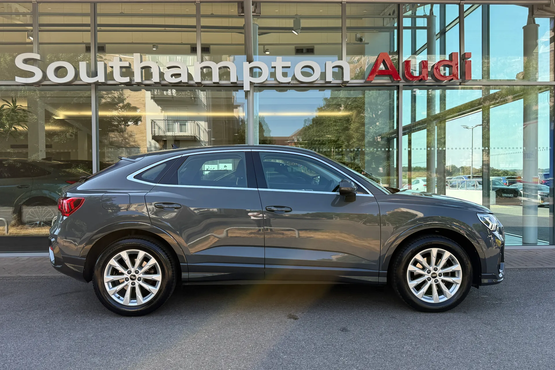 Audi Q3 thumbnail image number 4