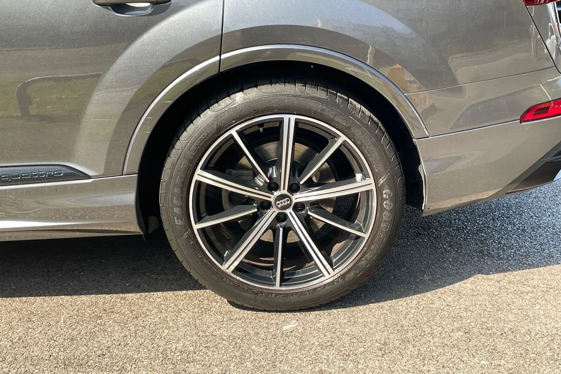 Audi Q7 thumbnail image number 11
