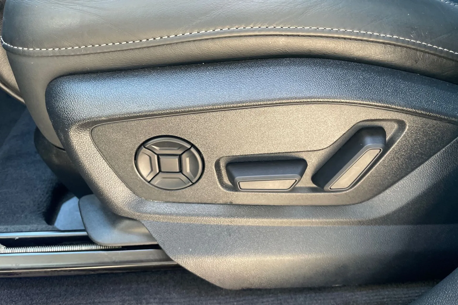 Audi Q7 thumbnail image number 28