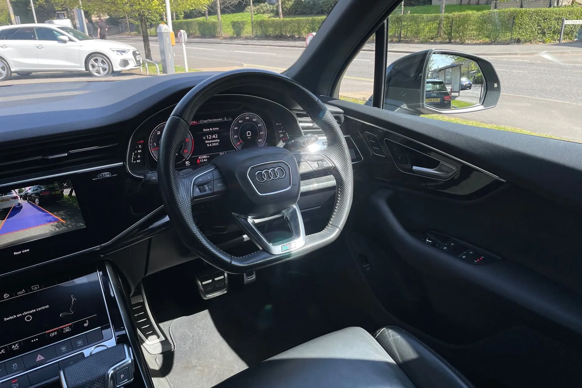 Audi Q7 thumbnail image number 32