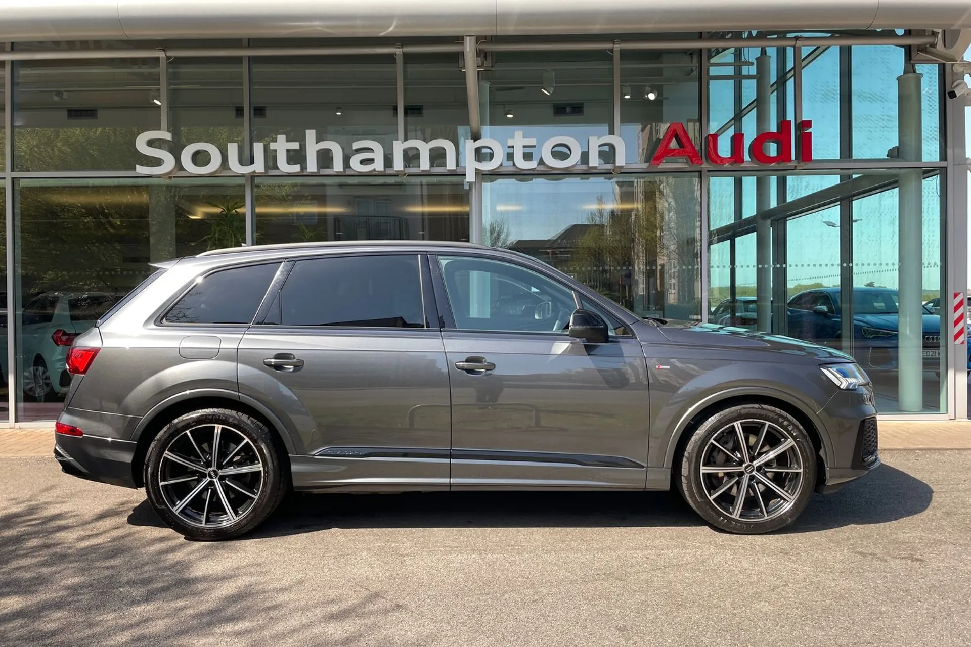 Audi Q7 thumbnail image number 2