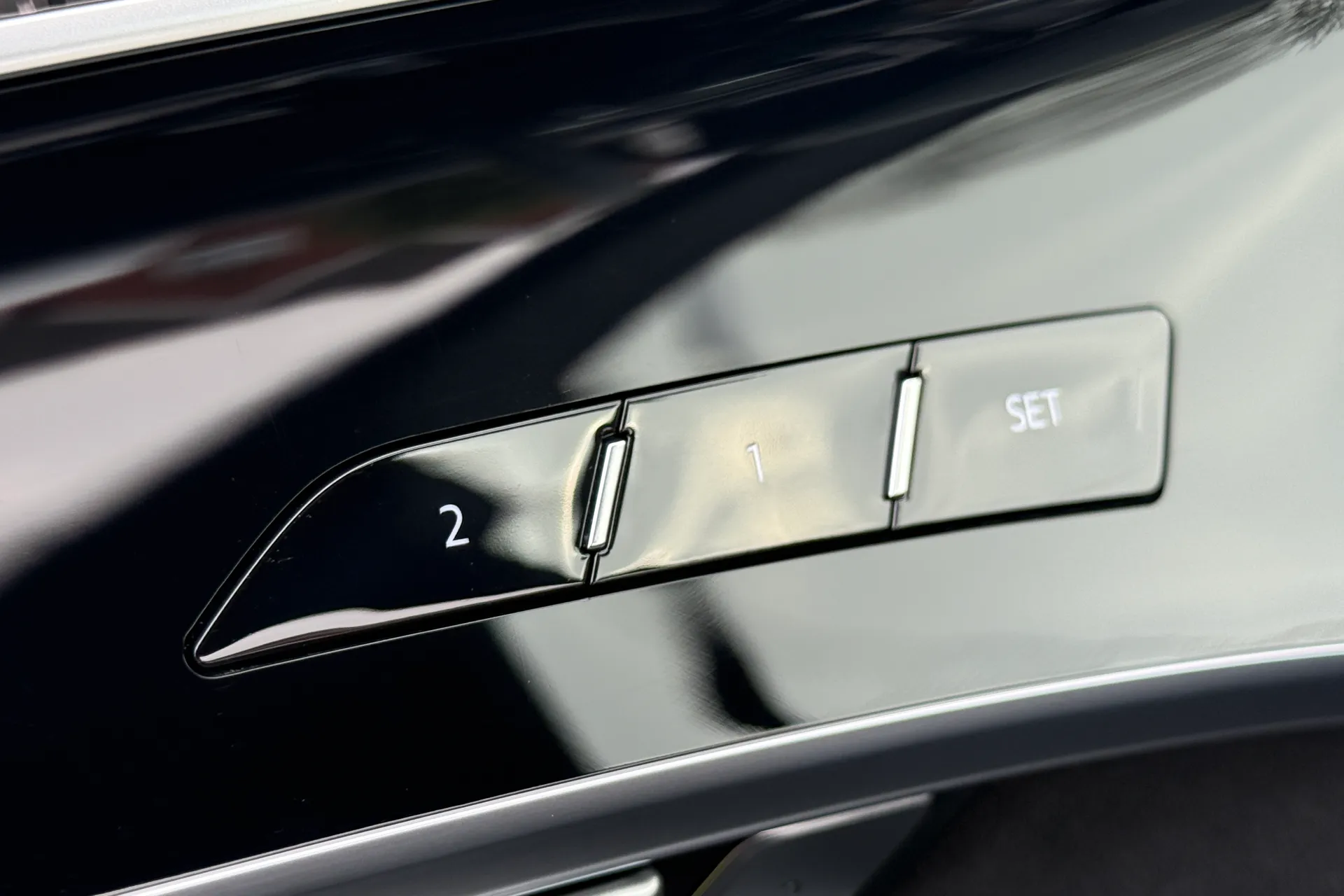 Audi A8 thumbnail image number 22