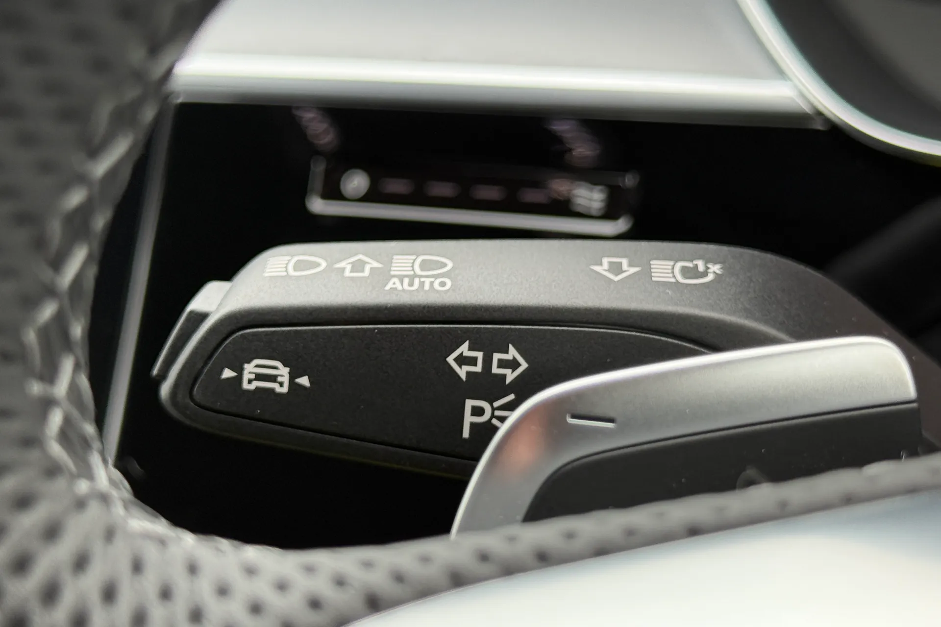 Audi A8 thumbnail image number 25