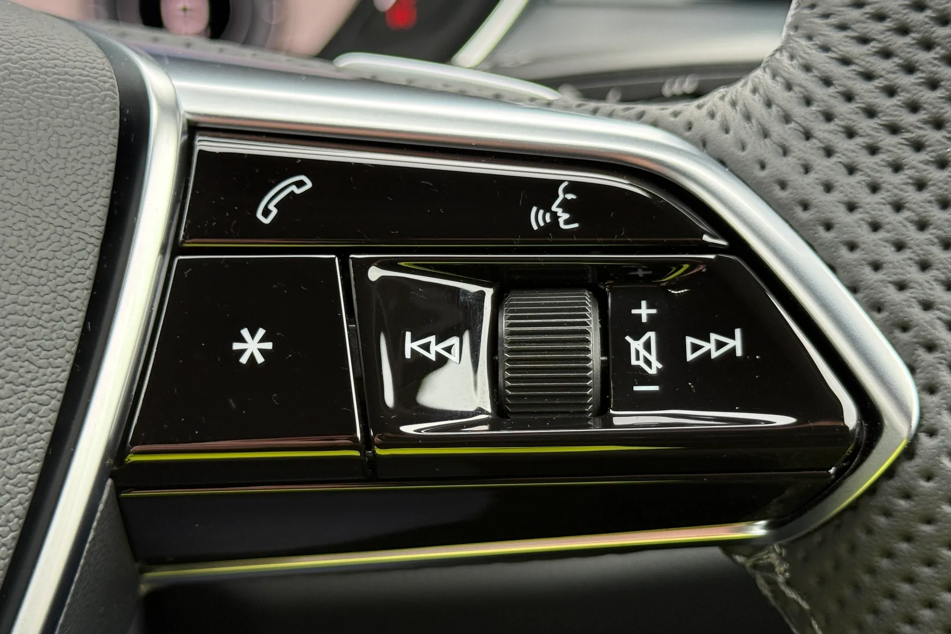 Audi A8 thumbnail image number 29