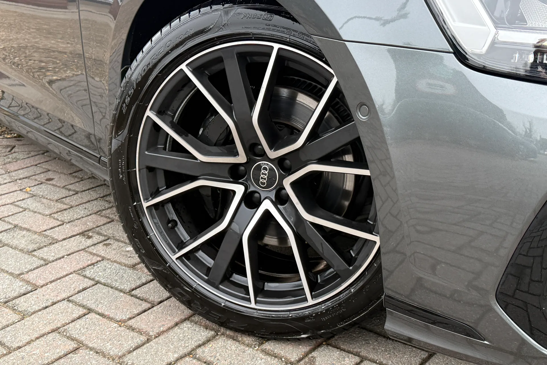 Audi A8 thumbnail image number 7