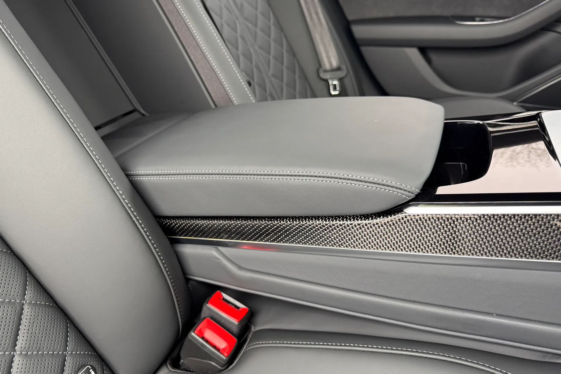 Audi A8 thumbnail image number 56