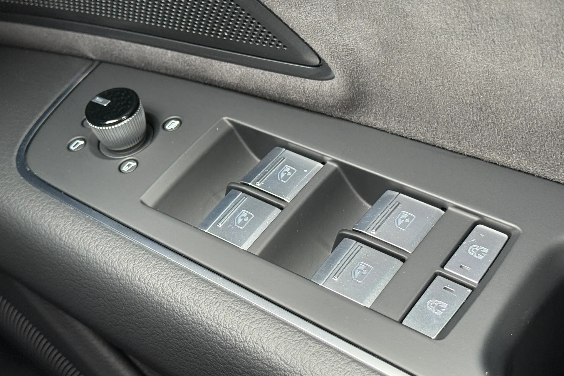 Audi A8 thumbnail image number 26