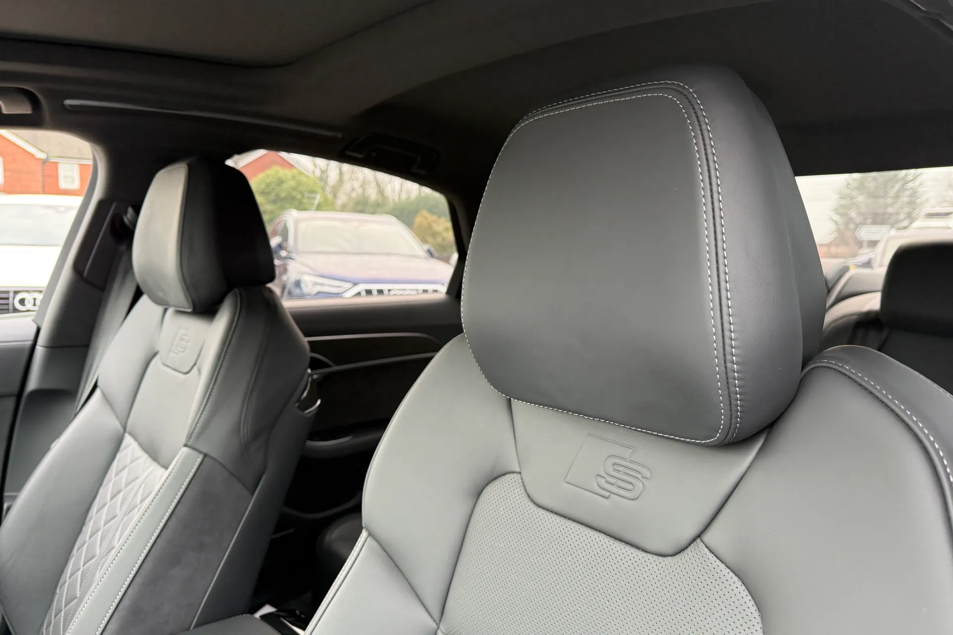 Audi A8 thumbnail image number 38