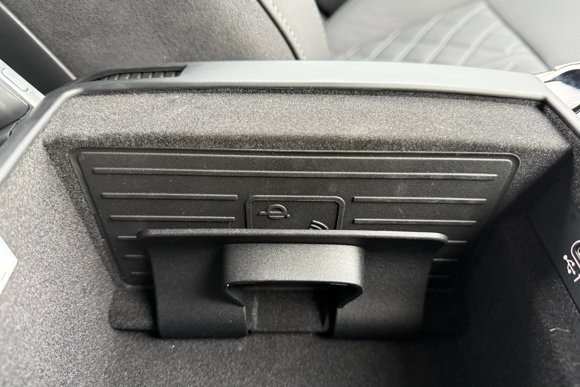 Audi A8 thumbnail image number 20