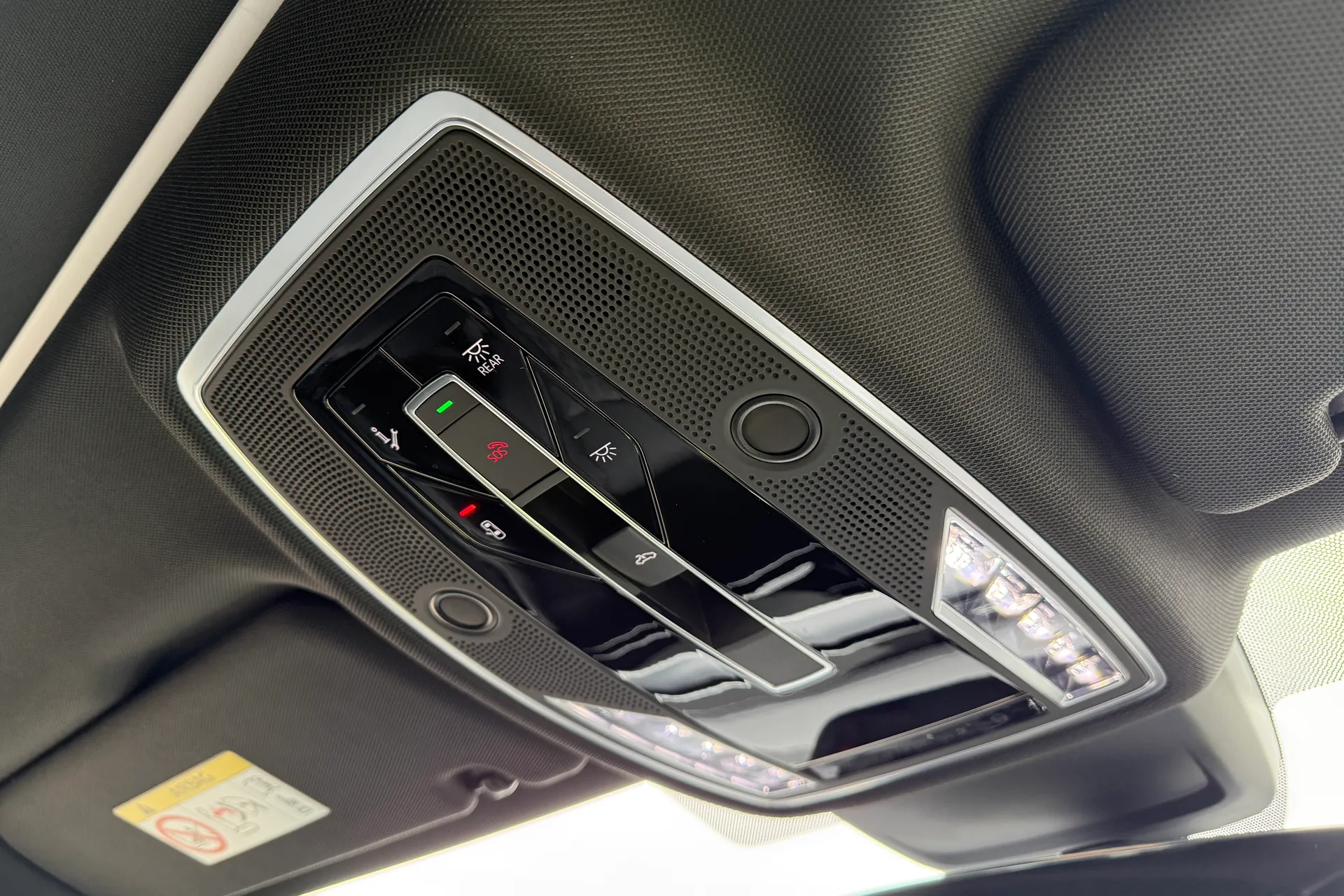 Audi A8 thumbnail image number 27