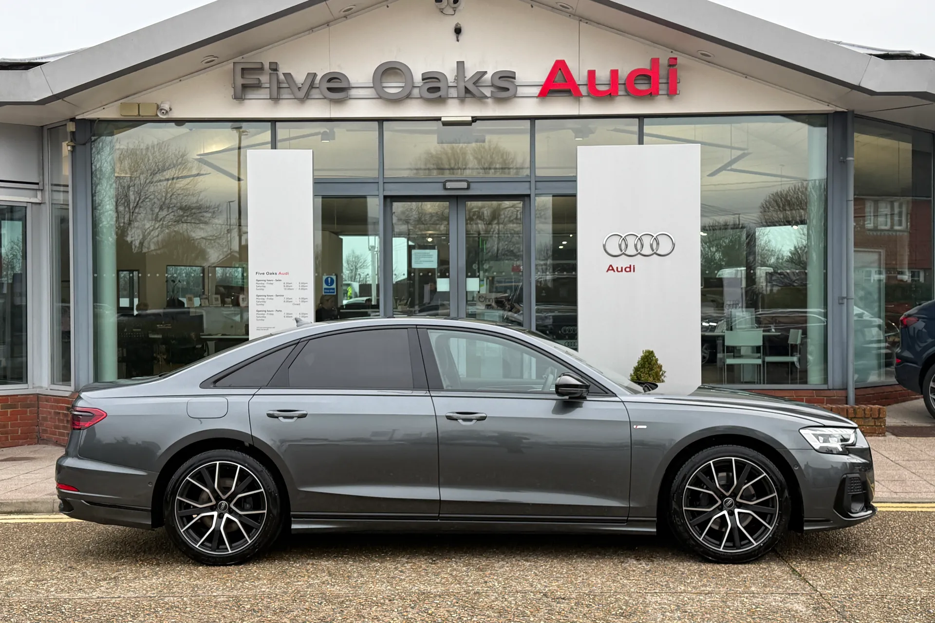 Audi A8 thumbnail image number 2