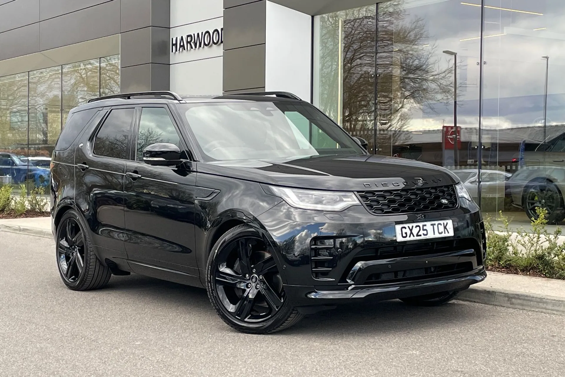 LAND ROVER DISCOVERY focused image