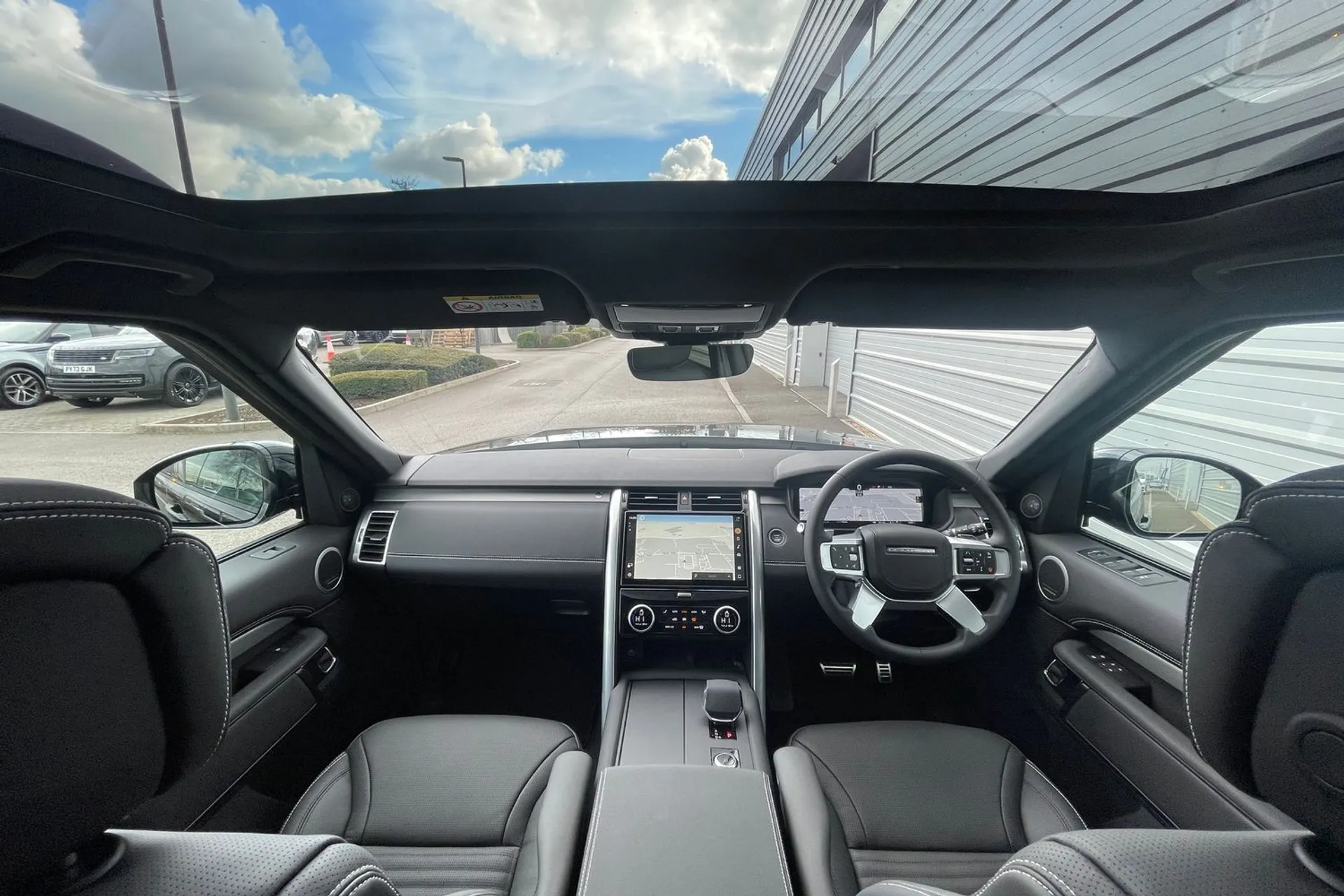 LAND ROVER DISCOVERY thumbnail image number 3