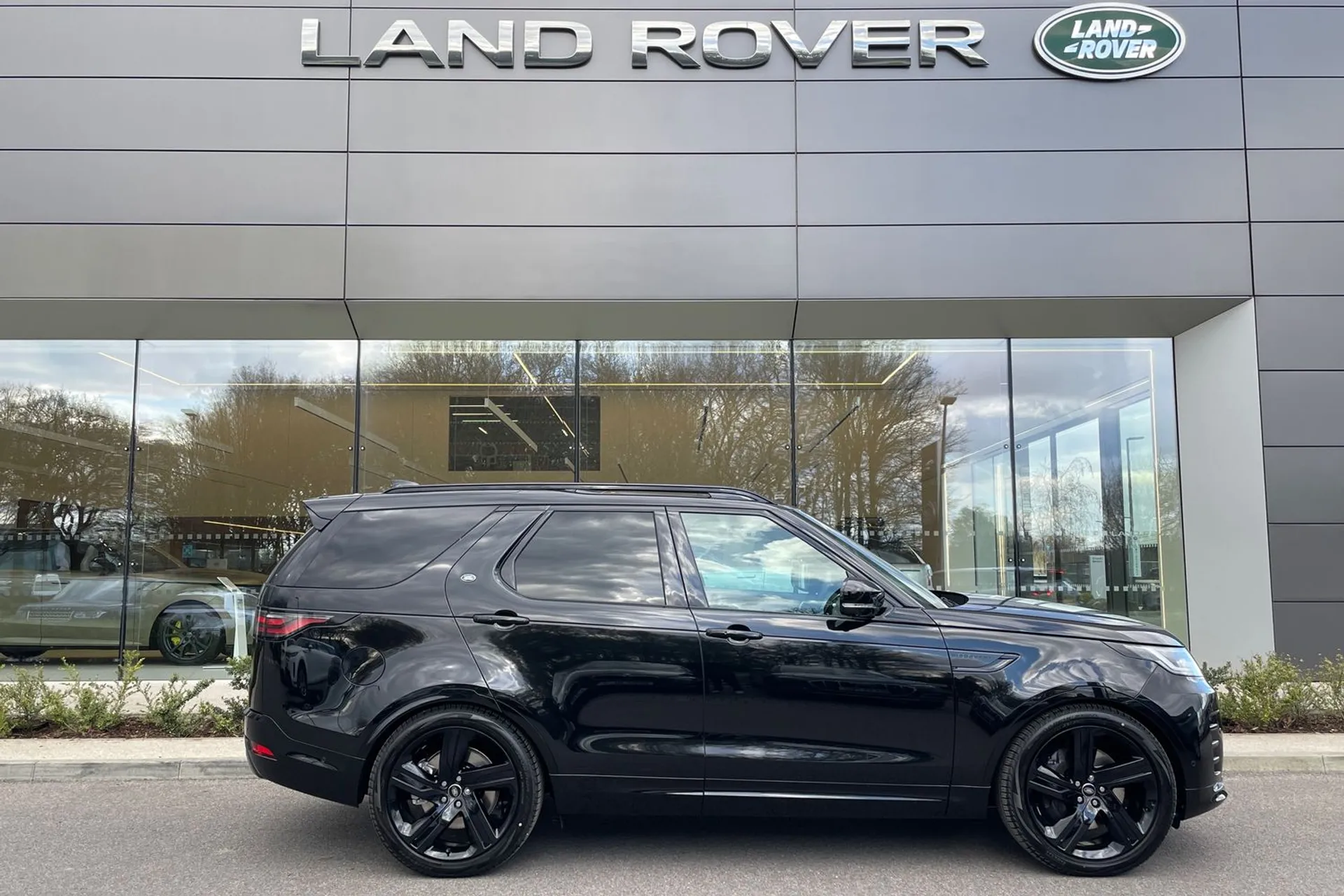 LAND ROVER DISCOVERY thumbnail image number 2