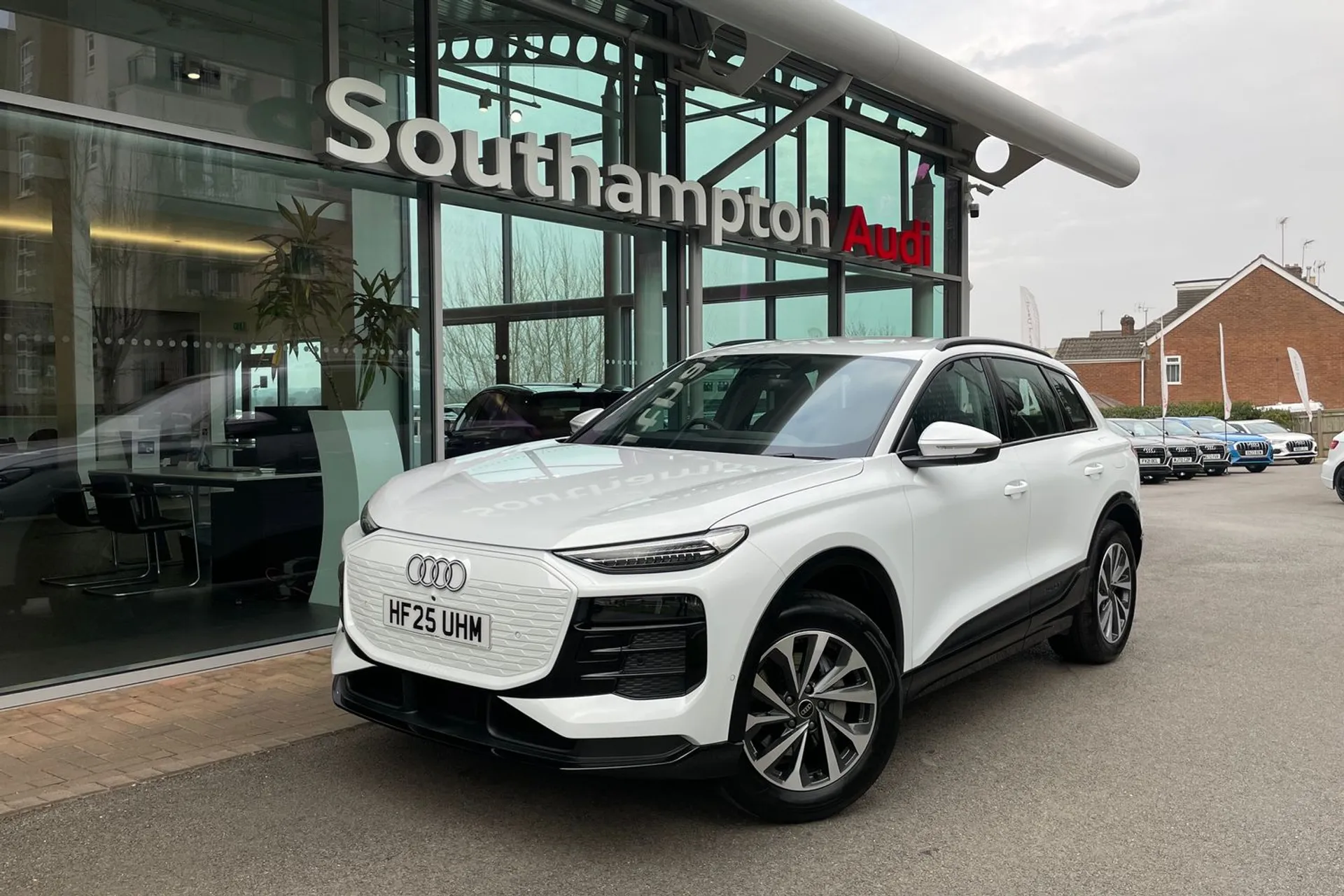 Audi Q6 thumbnail image number 12