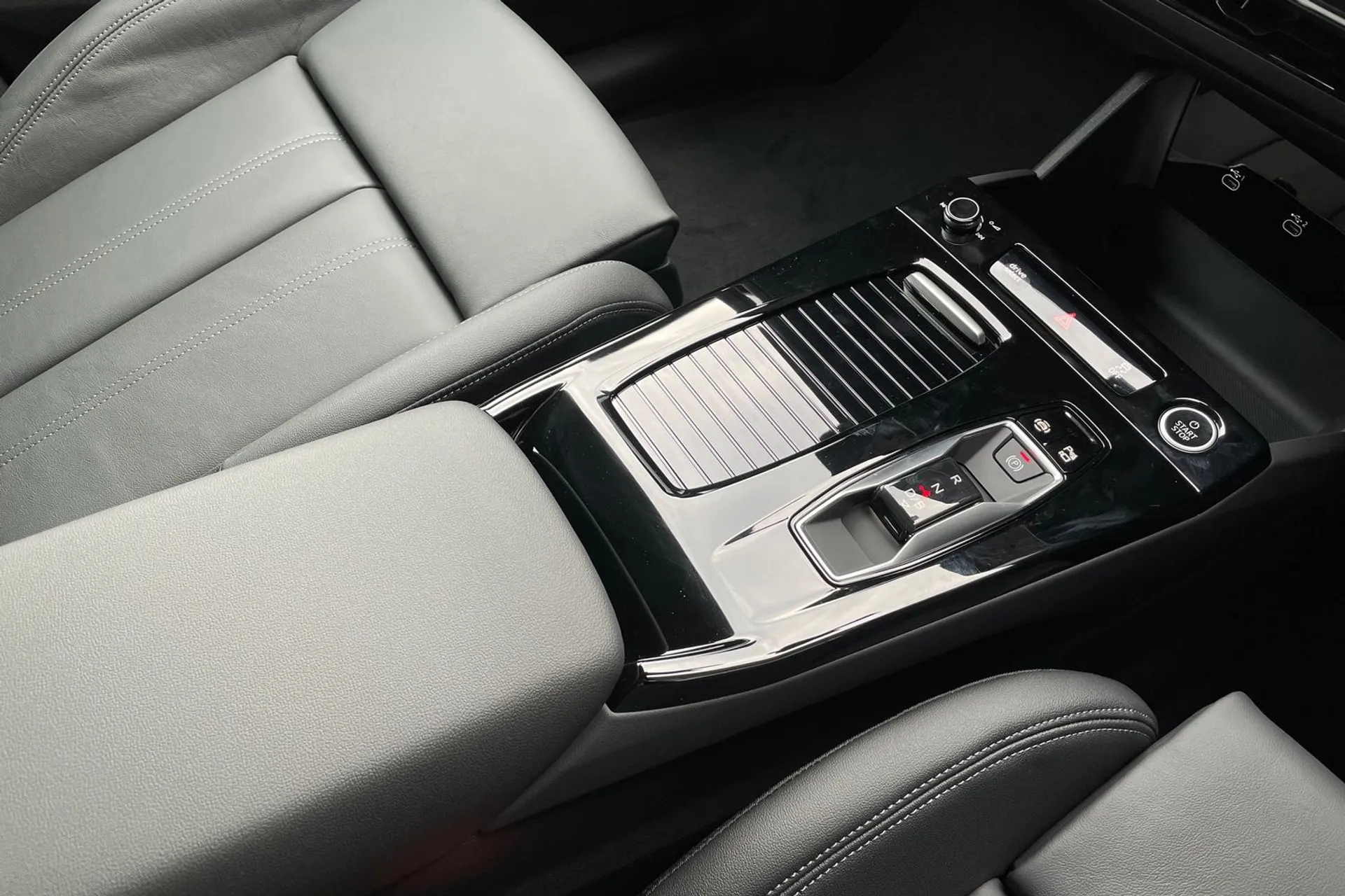 Audi Q6 thumbnail image number 40