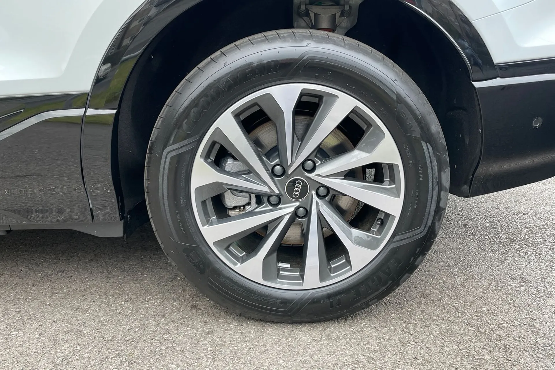 Audi Q6 thumbnail image number 5