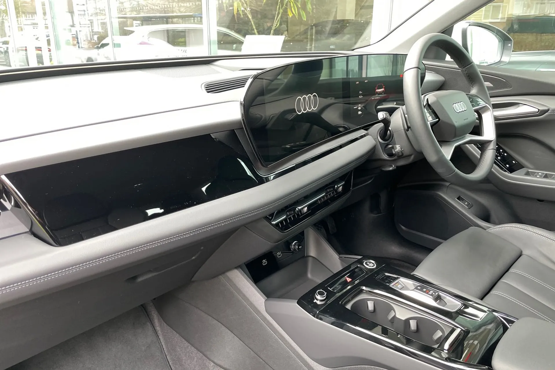 Audi Q6 thumbnail image number 2