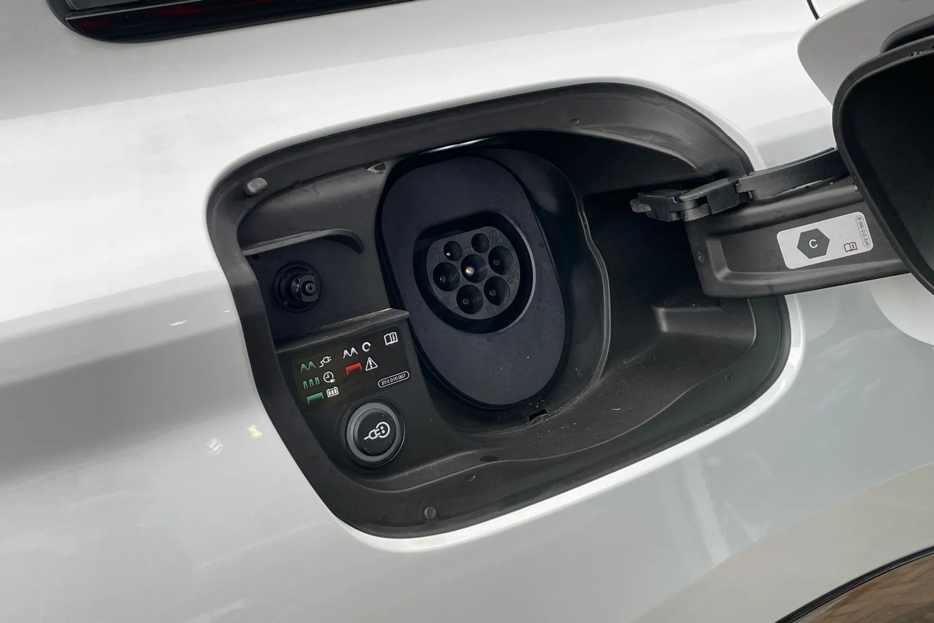 Audi Q6 thumbnail image number 19