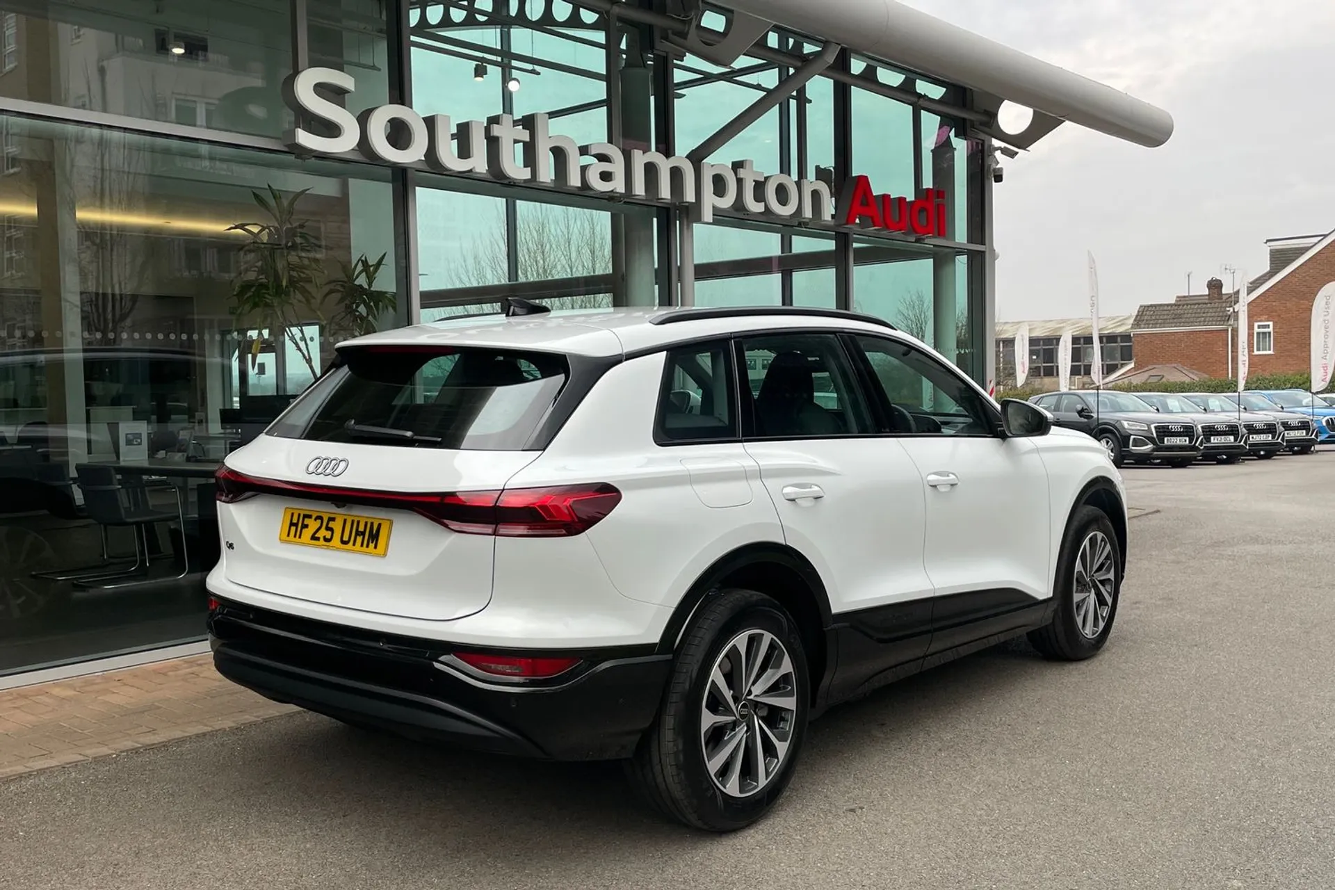 Audi Q6 thumbnail image number 9