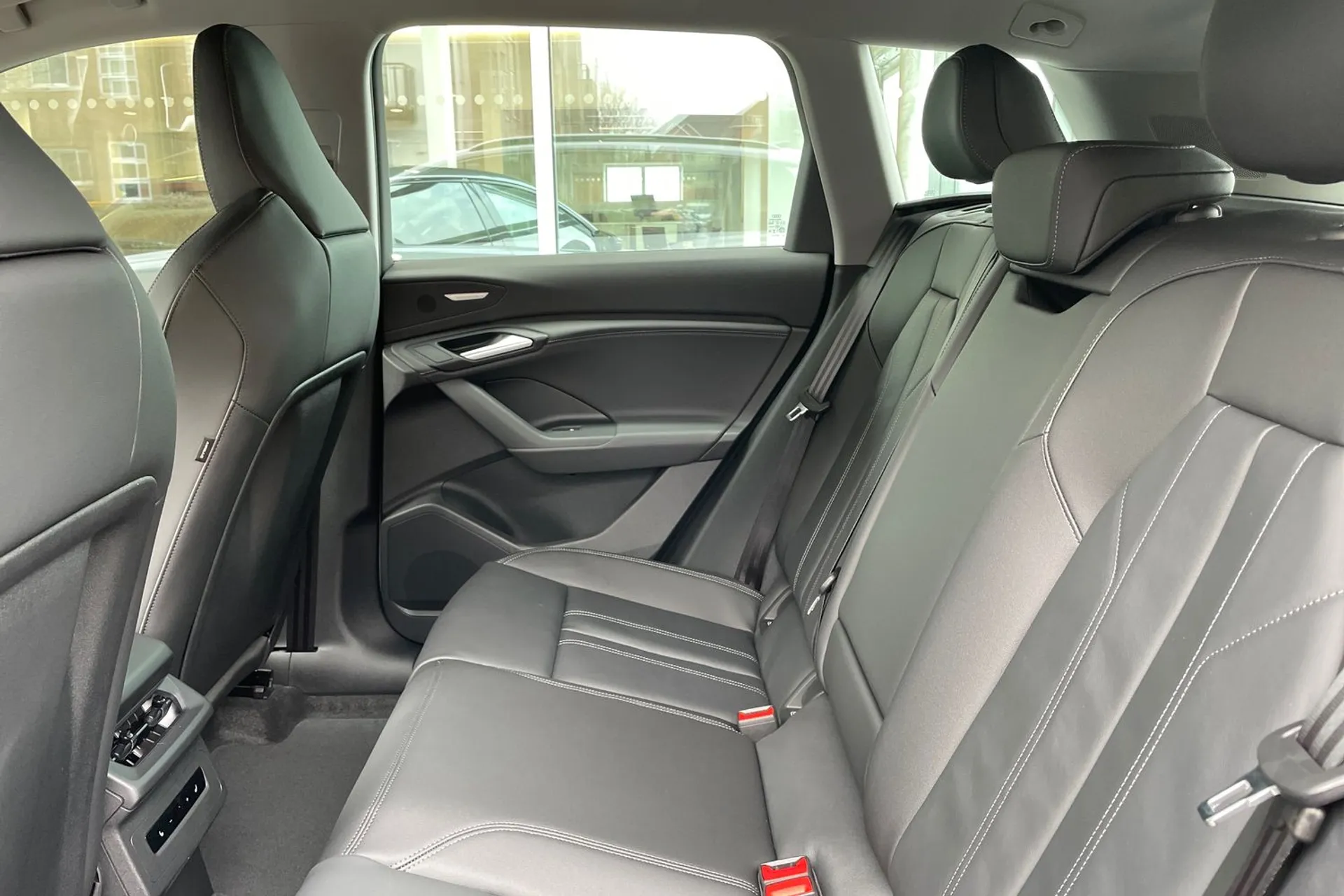 Audi Q6 thumbnail image number 29