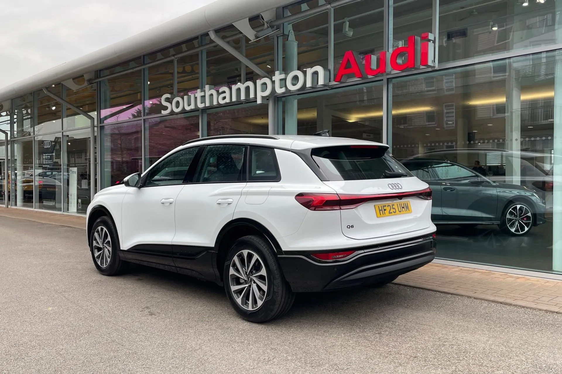 Audi Q6 thumbnail image number 3