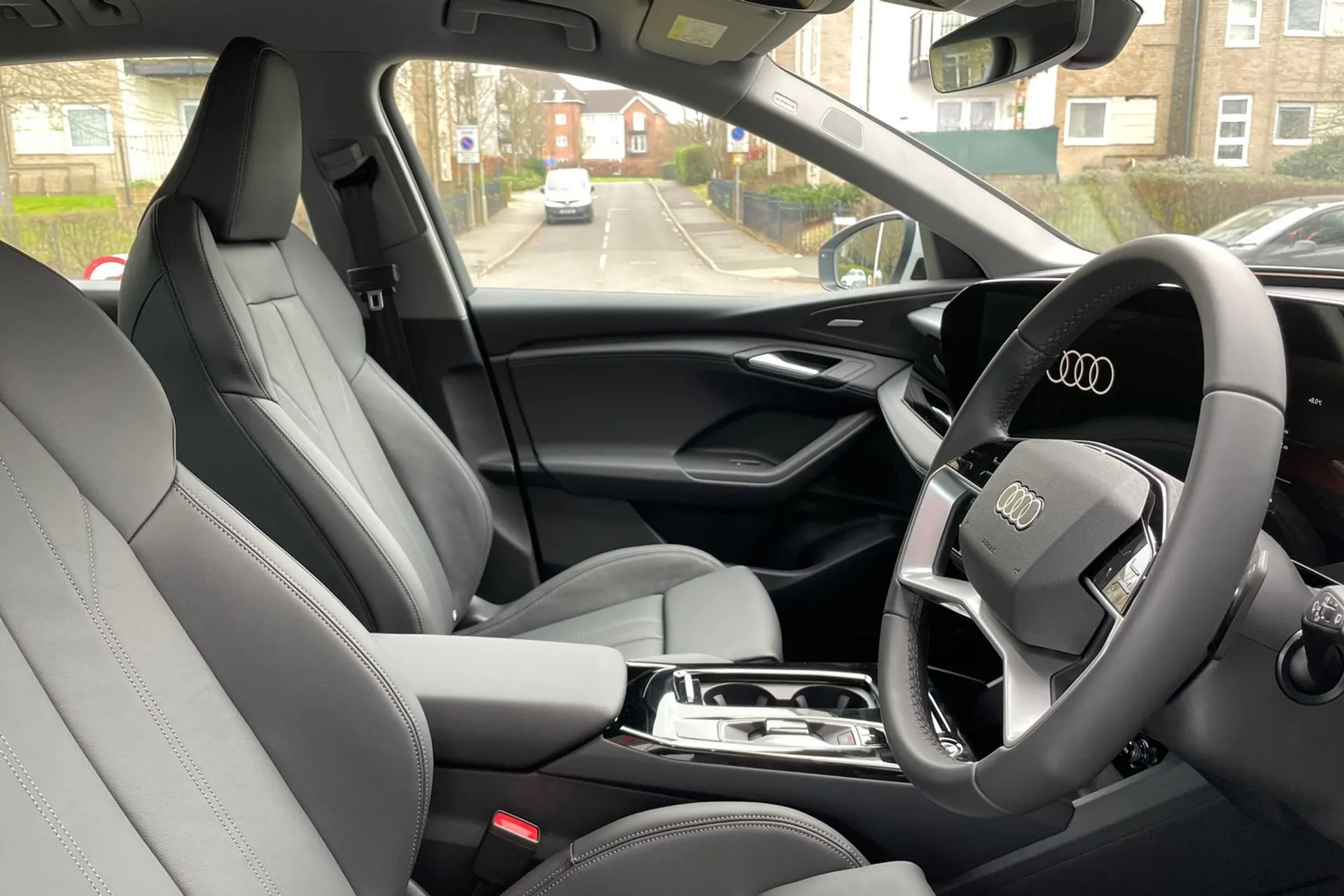 Audi Q6 thumbnail image number 26