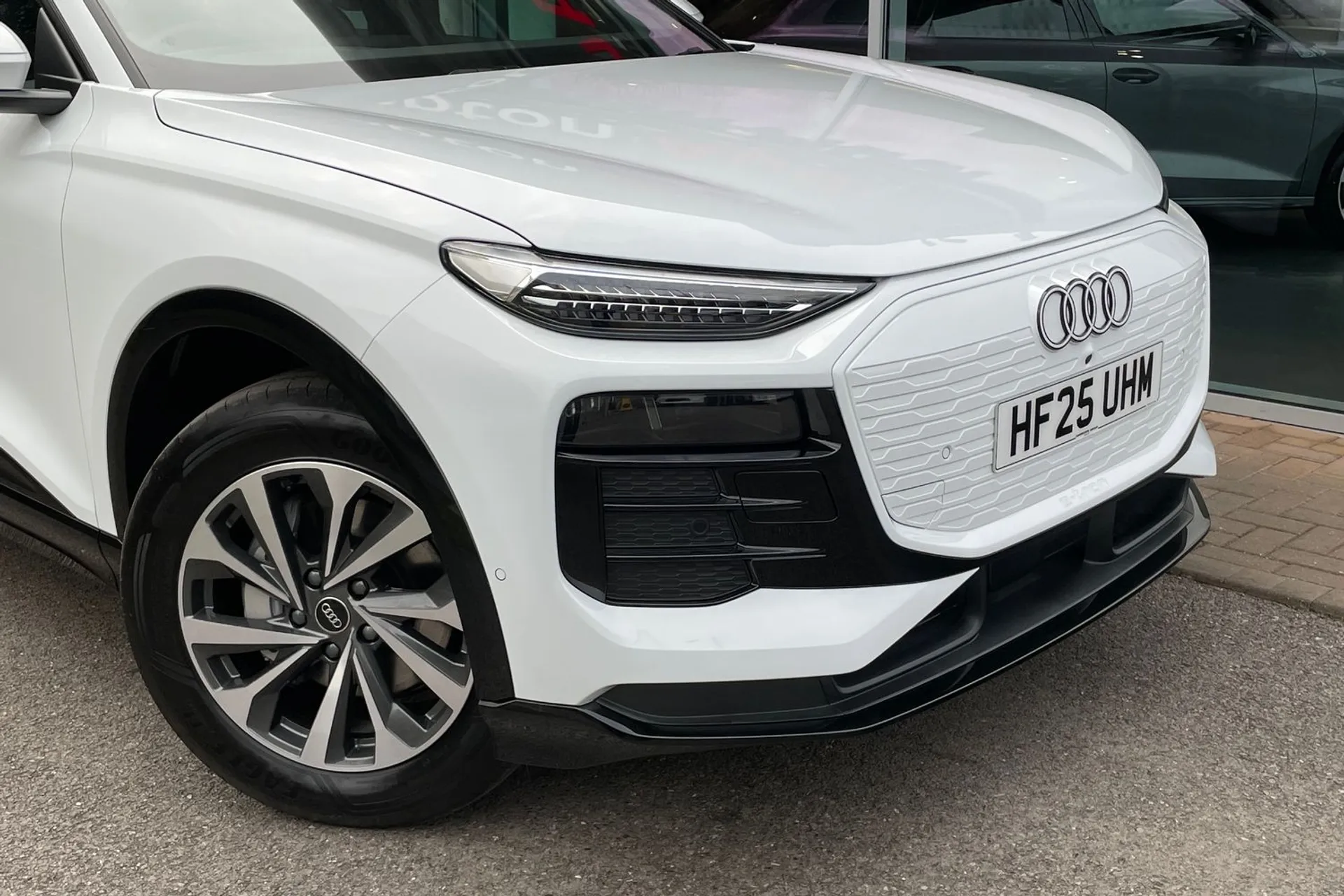 Audi Q6 thumbnail image number 16