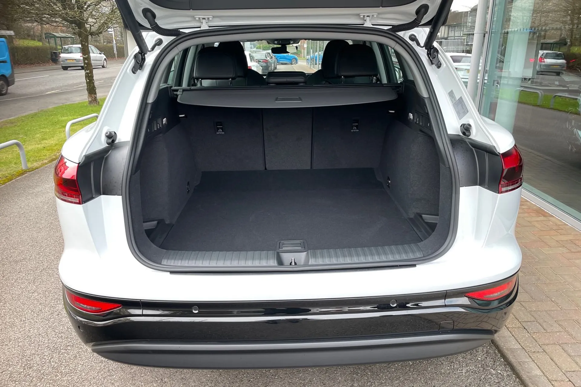 Audi Q6 thumbnail image number 20