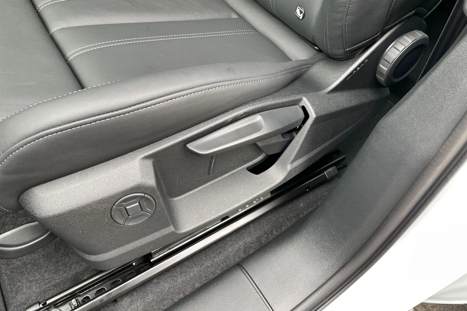 Audi Q6 thumbnail image number 28