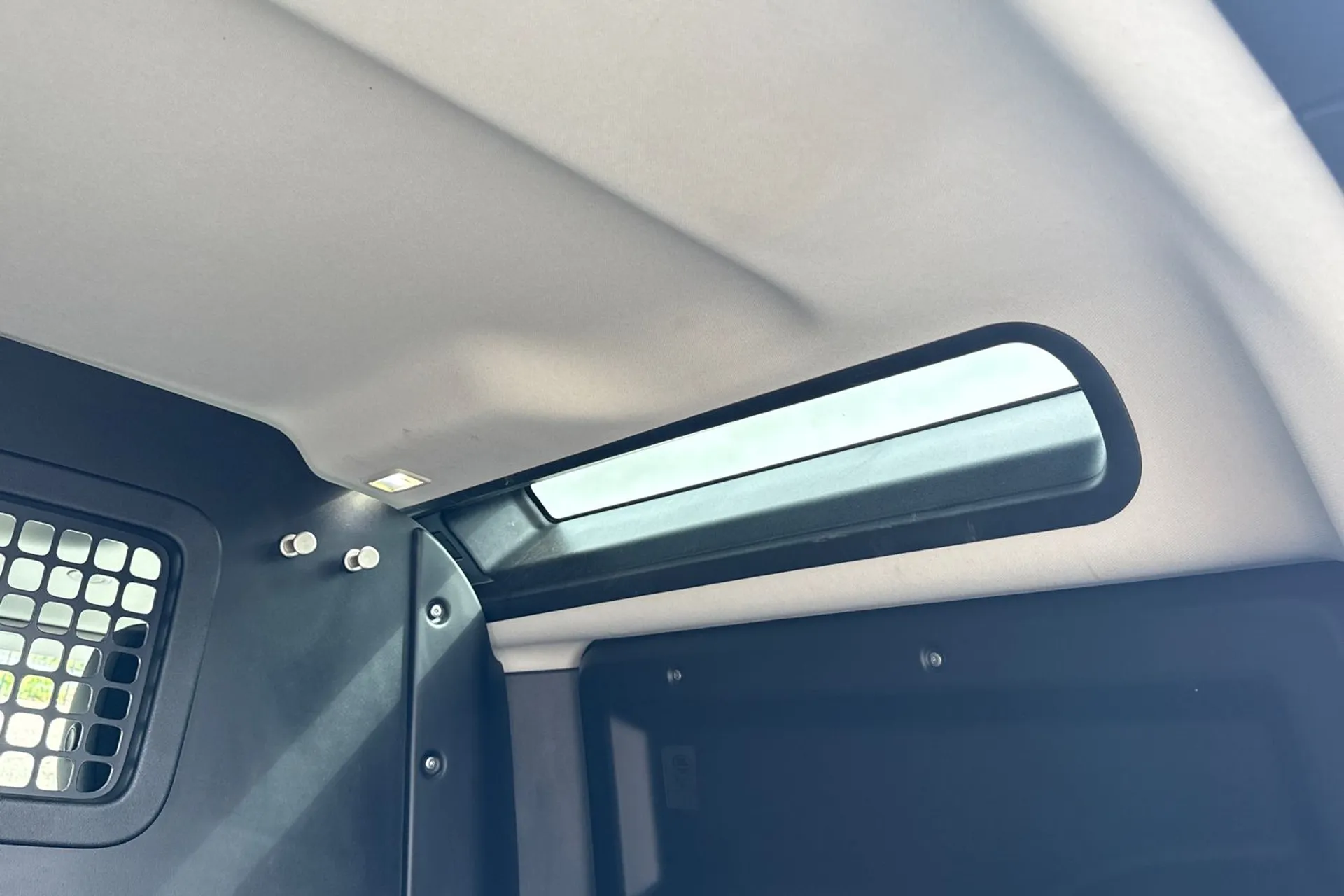 LAND ROVER DEFENDER thumbnail image number 58