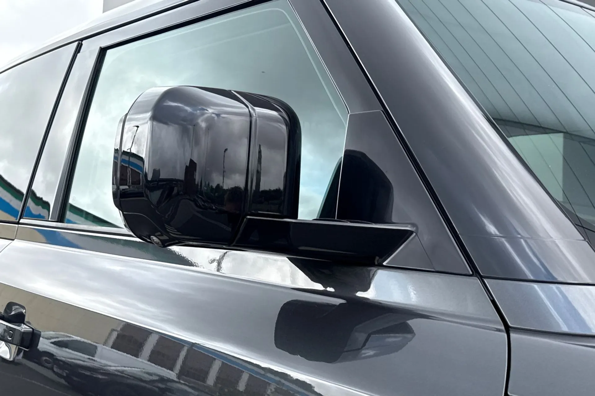LAND ROVER DEFENDER thumbnail image number 28