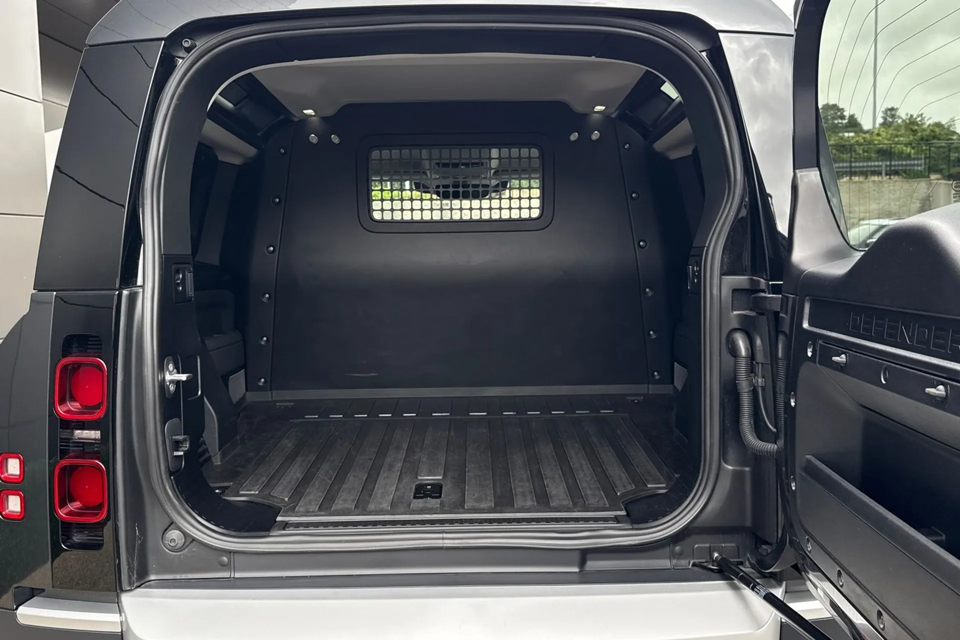 LAND ROVER DEFENDER thumbnail image number 34