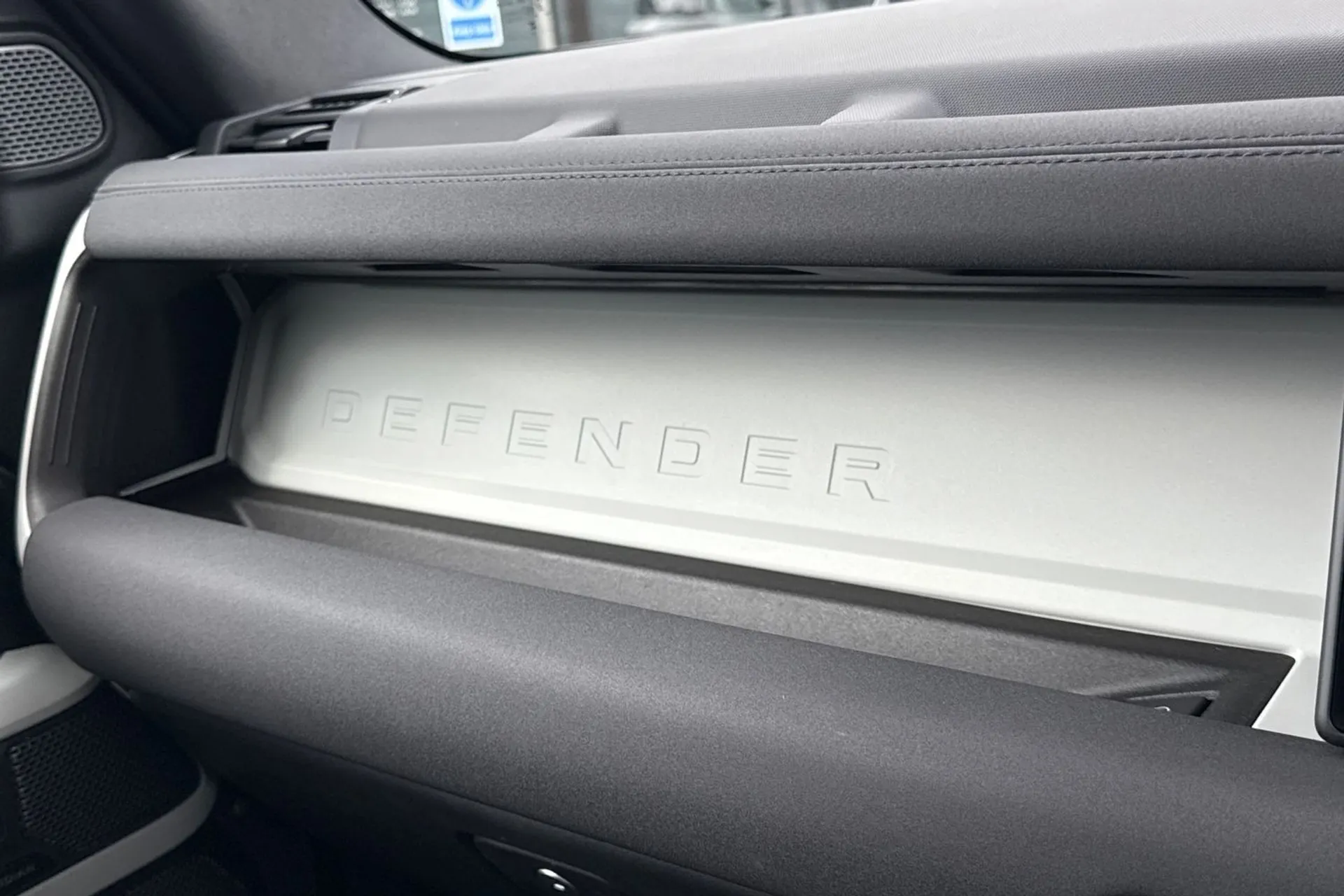LAND ROVER DEFENDER thumbnail image number 46