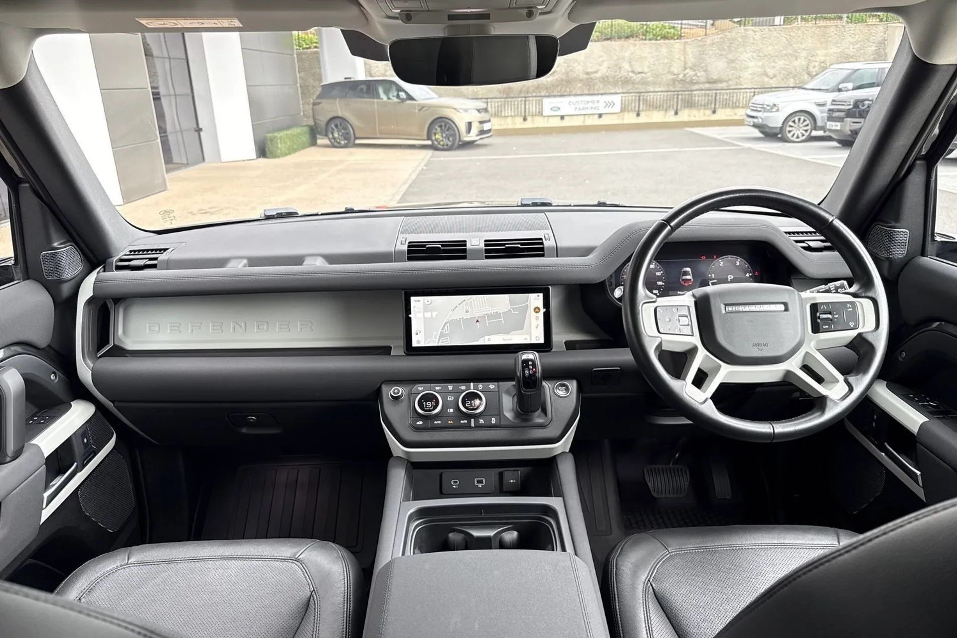 LAND ROVER DEFENDER thumbnail image number 3