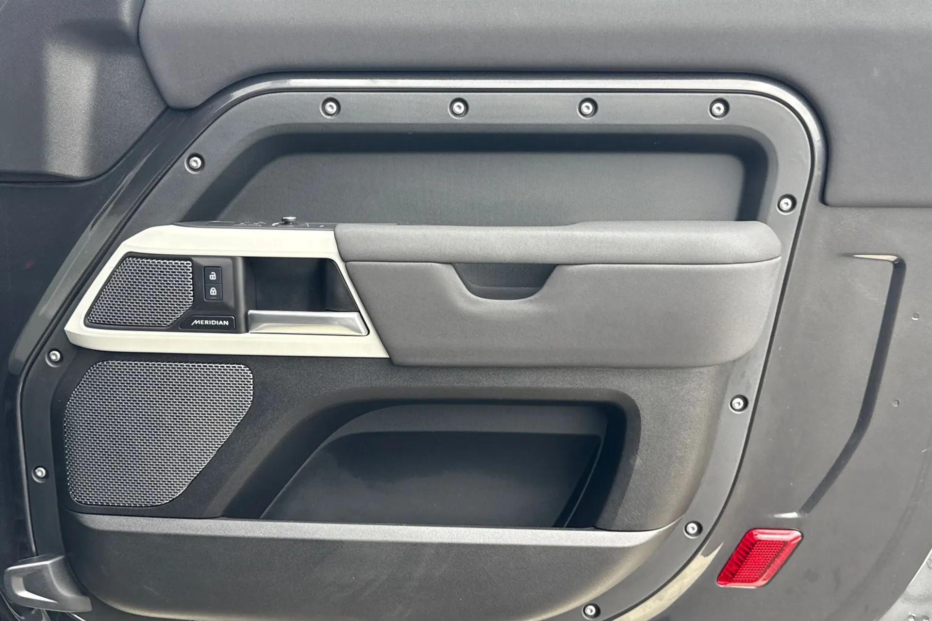 LAND ROVER DEFENDER thumbnail image number 21