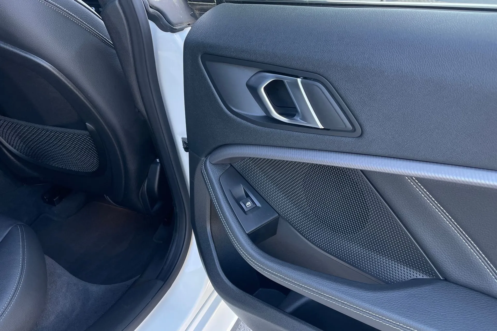 BMW 2 SERIES thumbnail image number 21