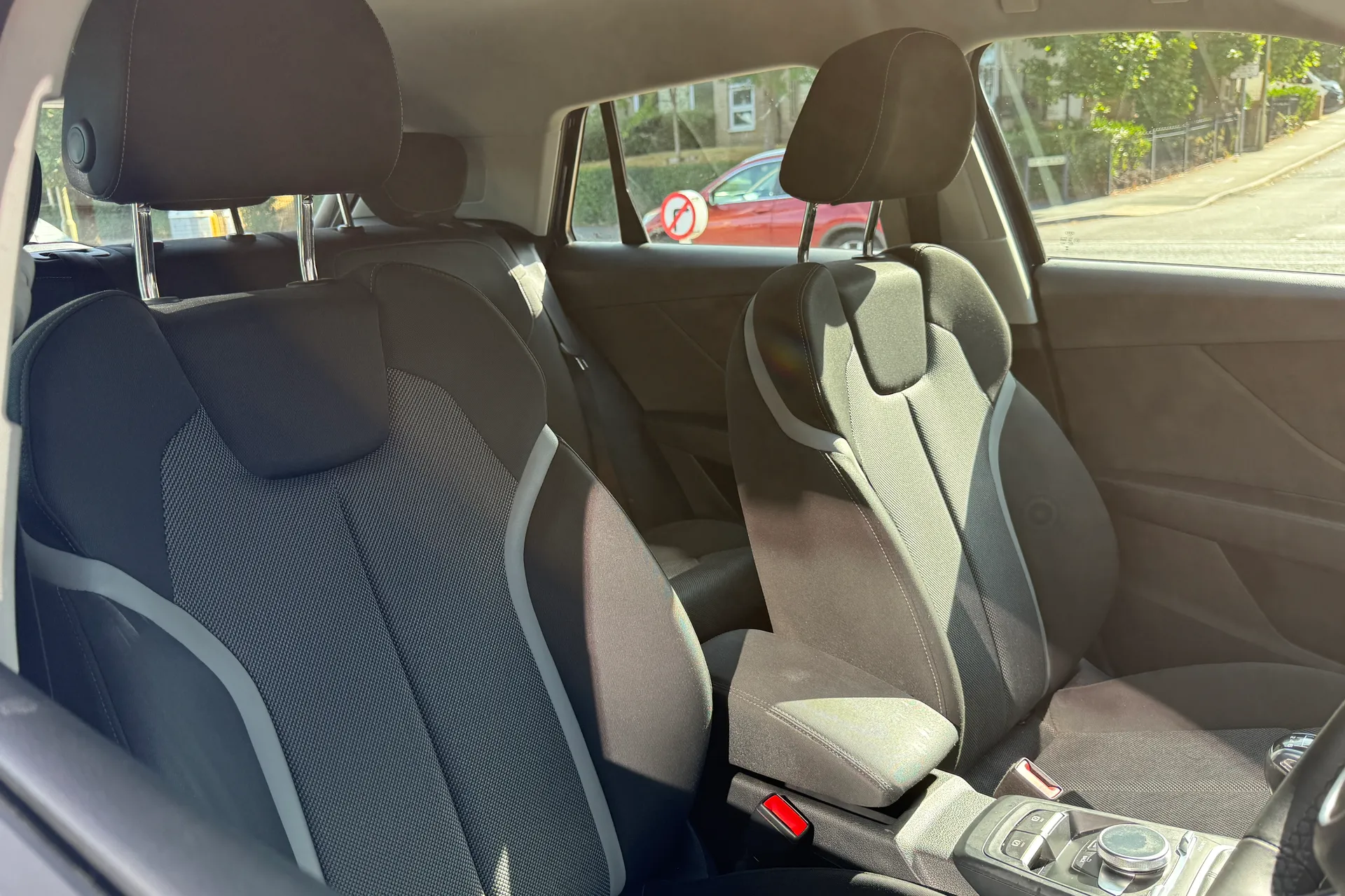 Audi Q2 thumbnail image number 31