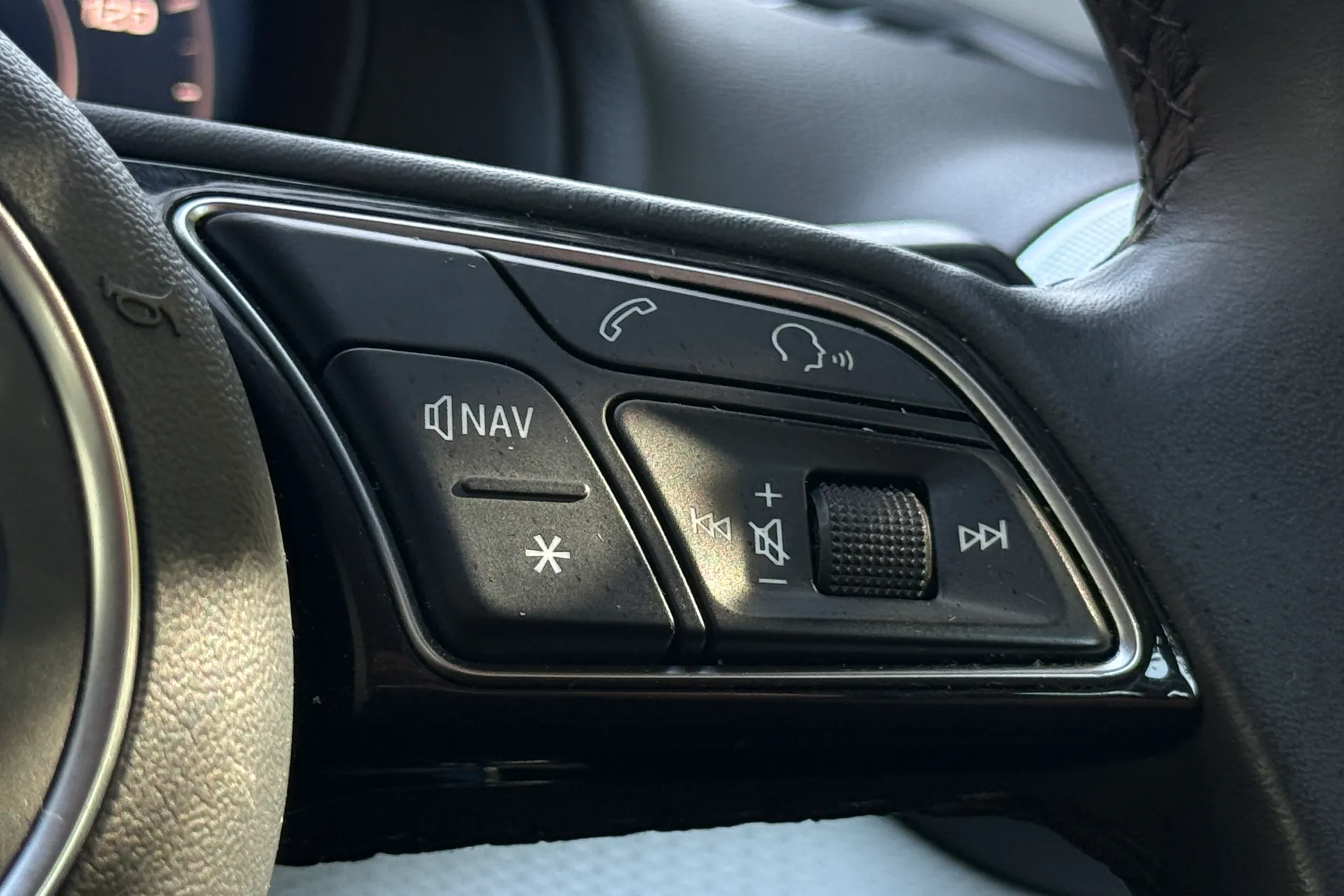 Audi Q2 thumbnail image number 10