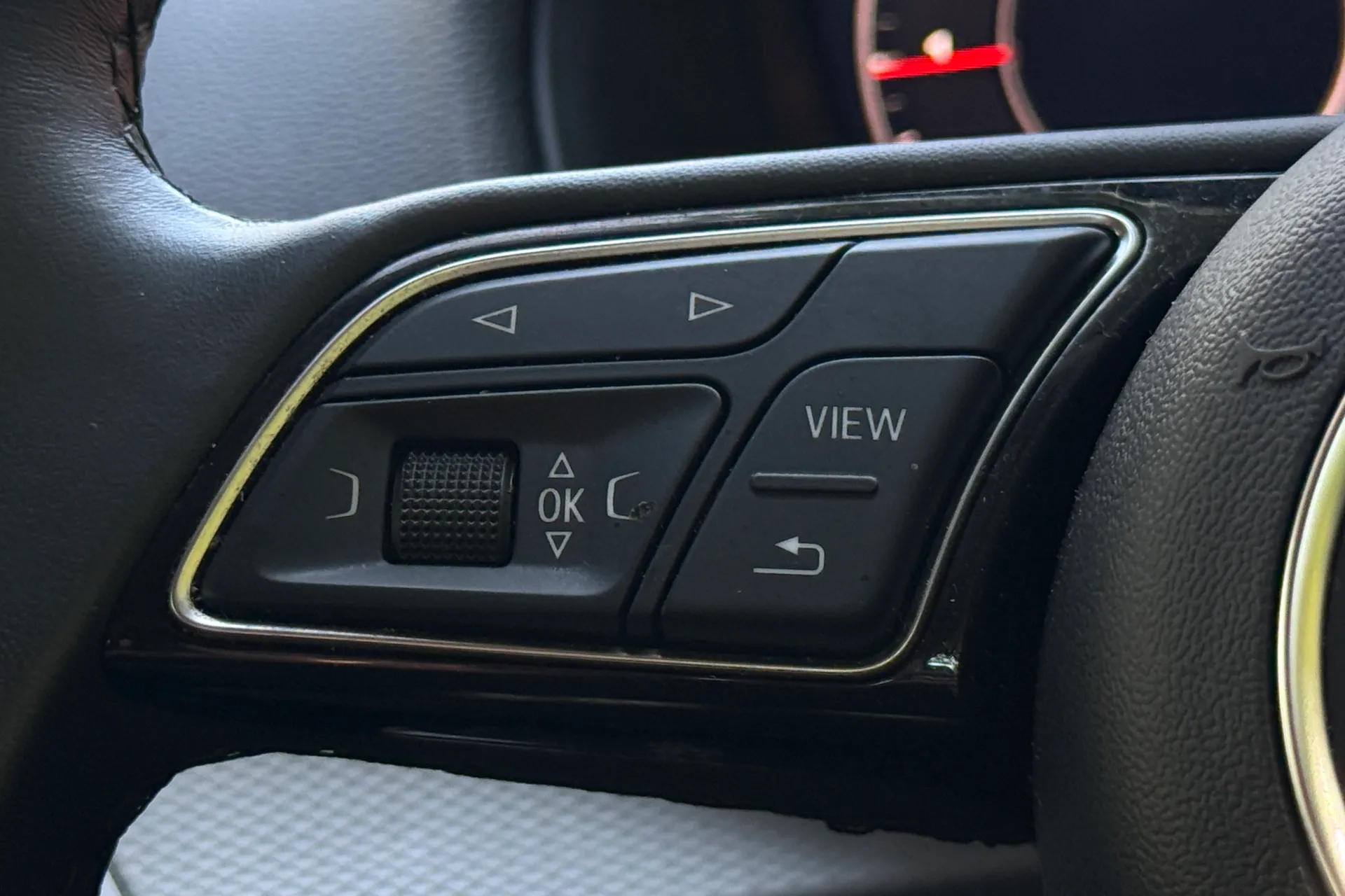Audi Q2 thumbnail image number 11