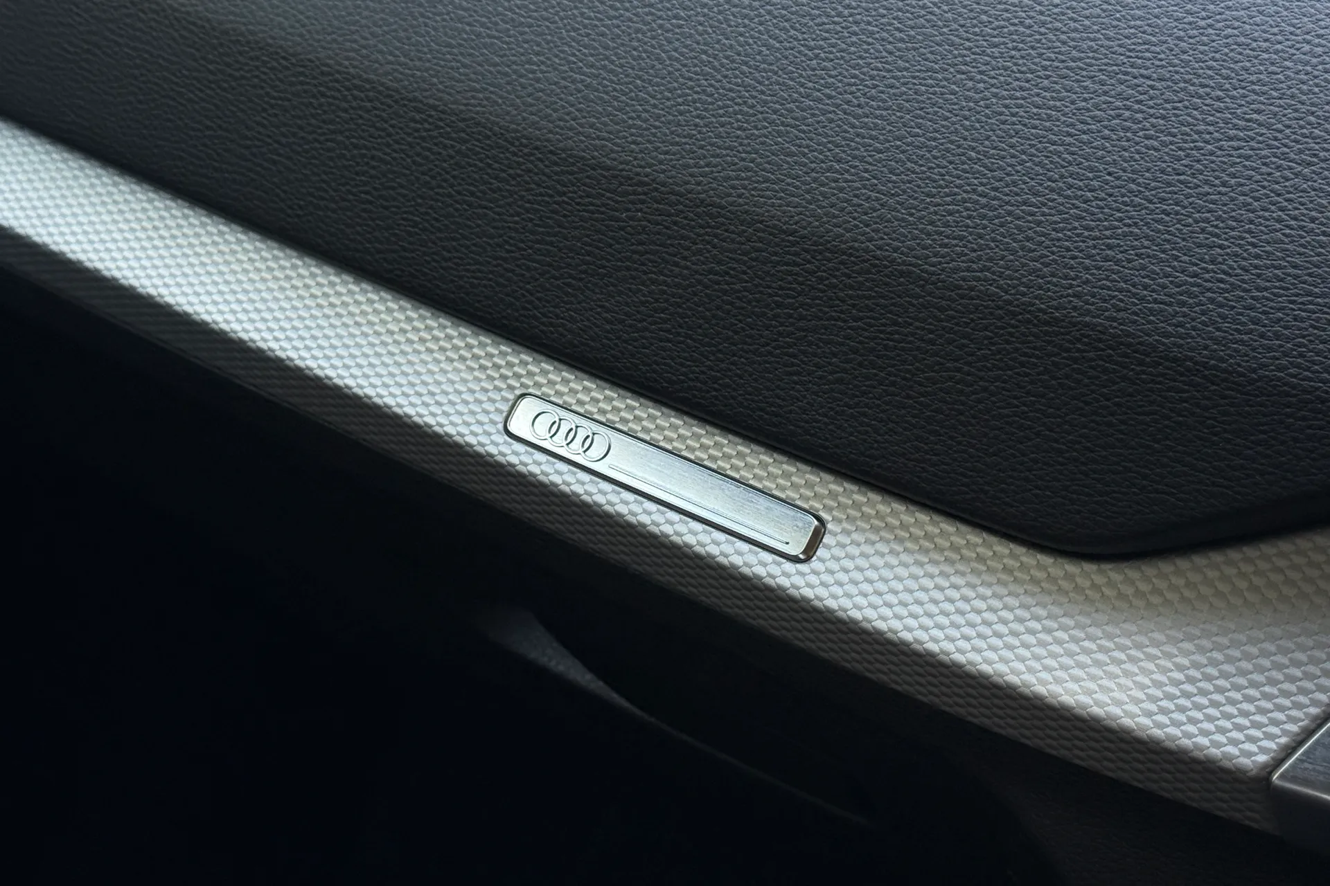 Audi Q2 thumbnail image number 17