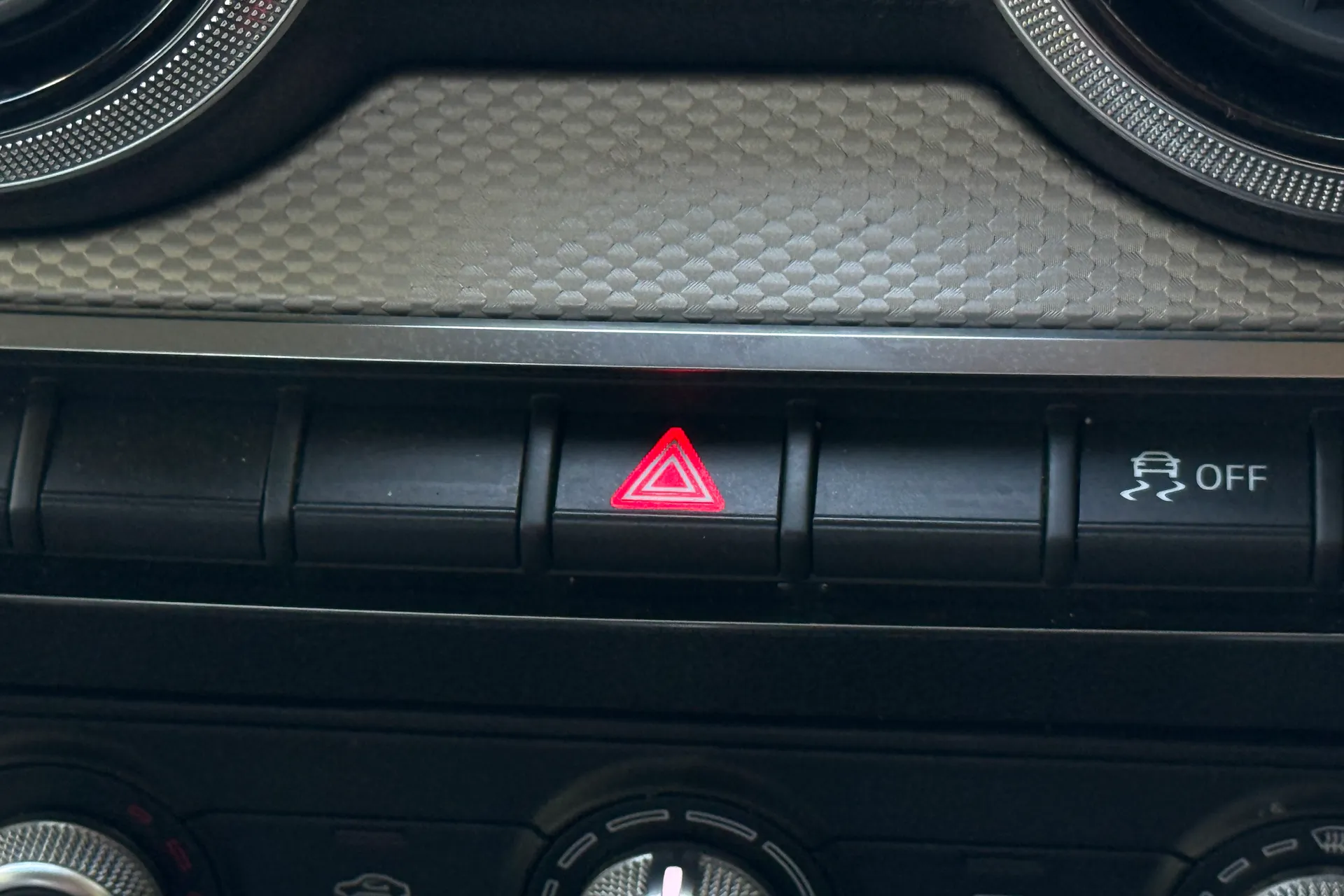 Audi Q2 thumbnail image number 19
