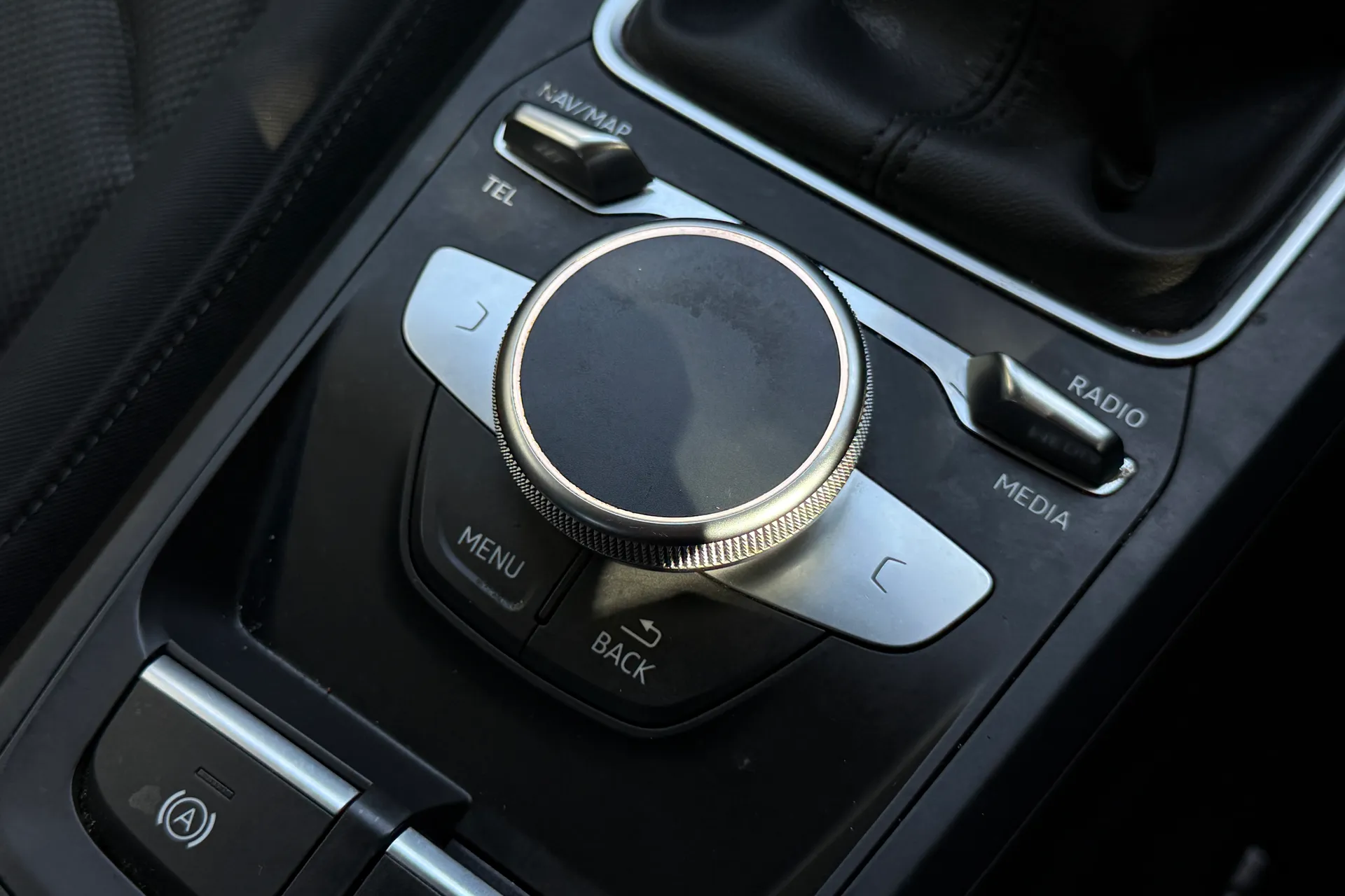 Audi Q2 thumbnail image number 24