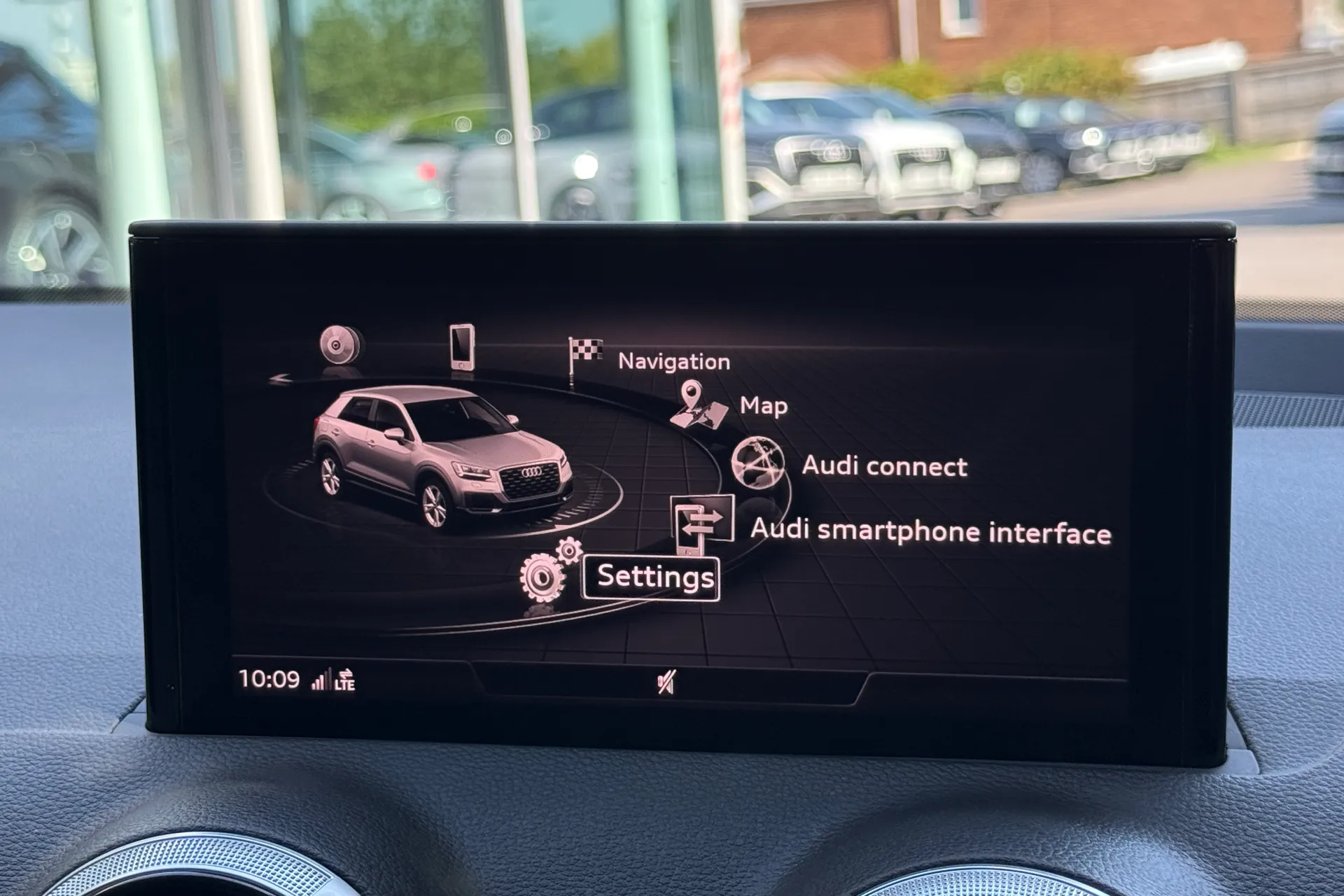 Audi Q2 thumbnail image number 15