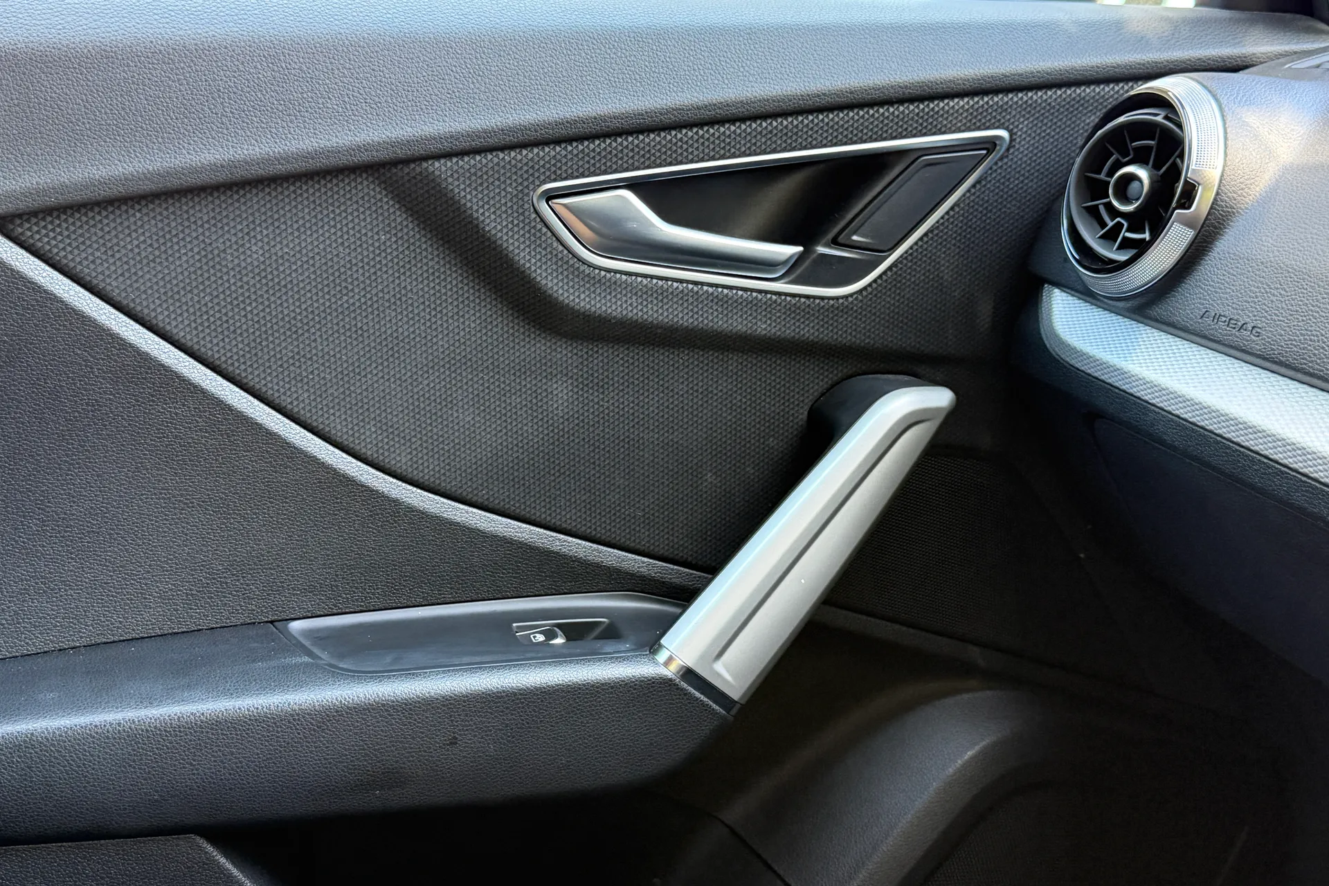 Audi Q2 thumbnail image number 23