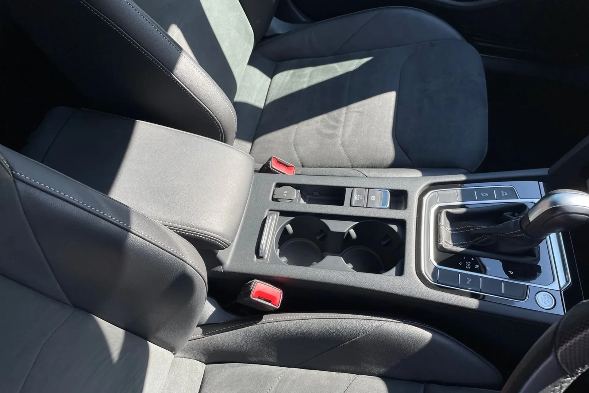 VOLKSWAGEN ARTEON thumbnail image number 41