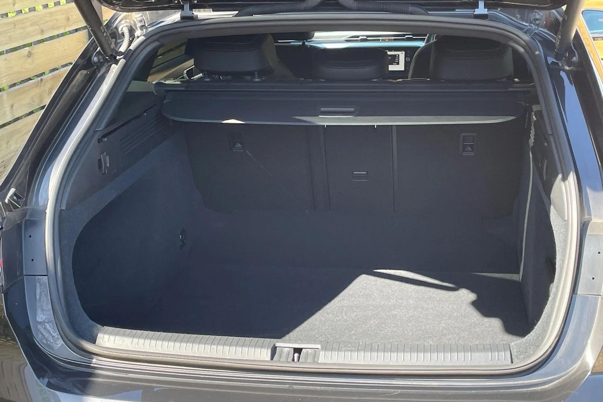 VOLKSWAGEN ARTEON thumbnail image number 20