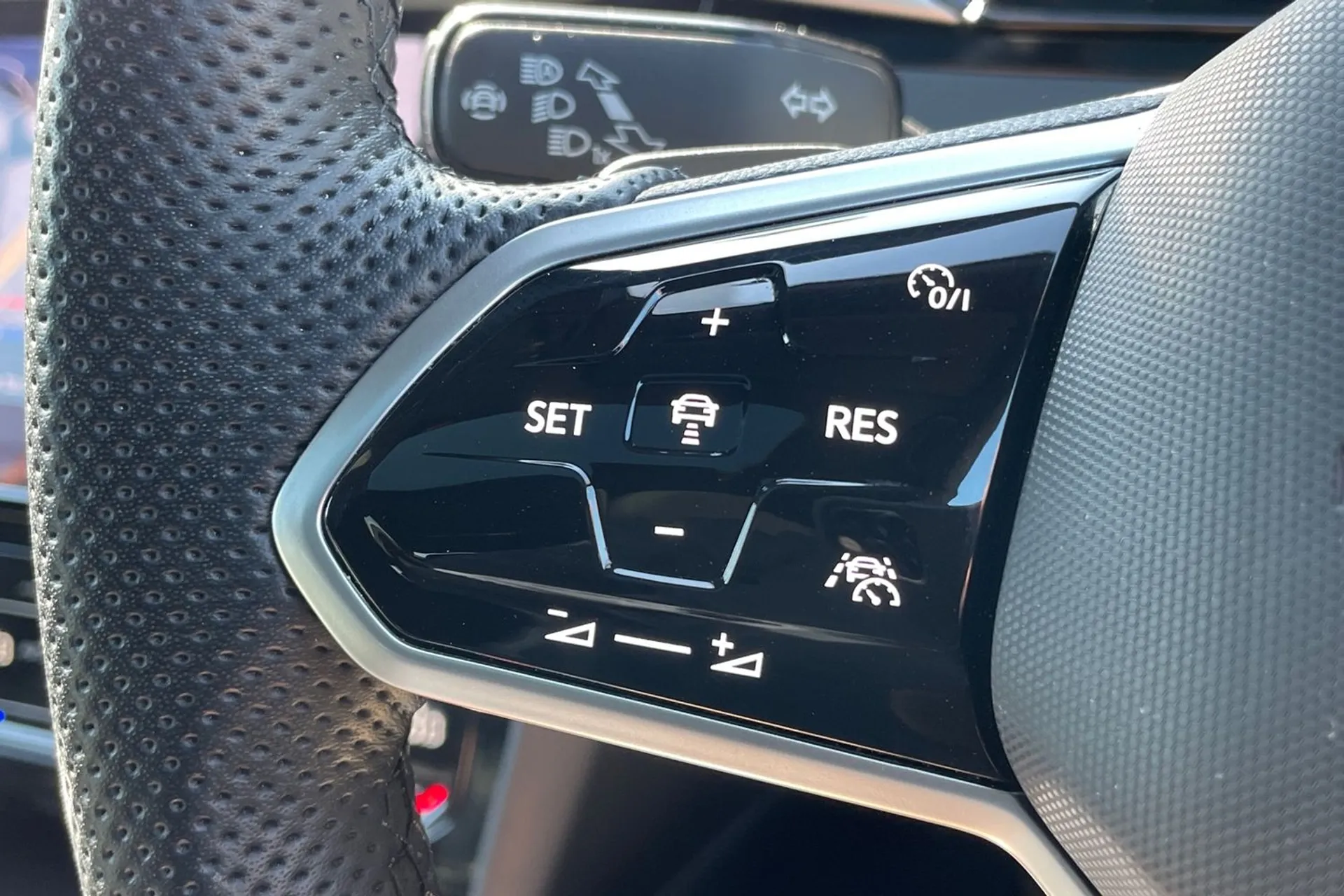 VOLKSWAGEN ARTEON thumbnail image number 37