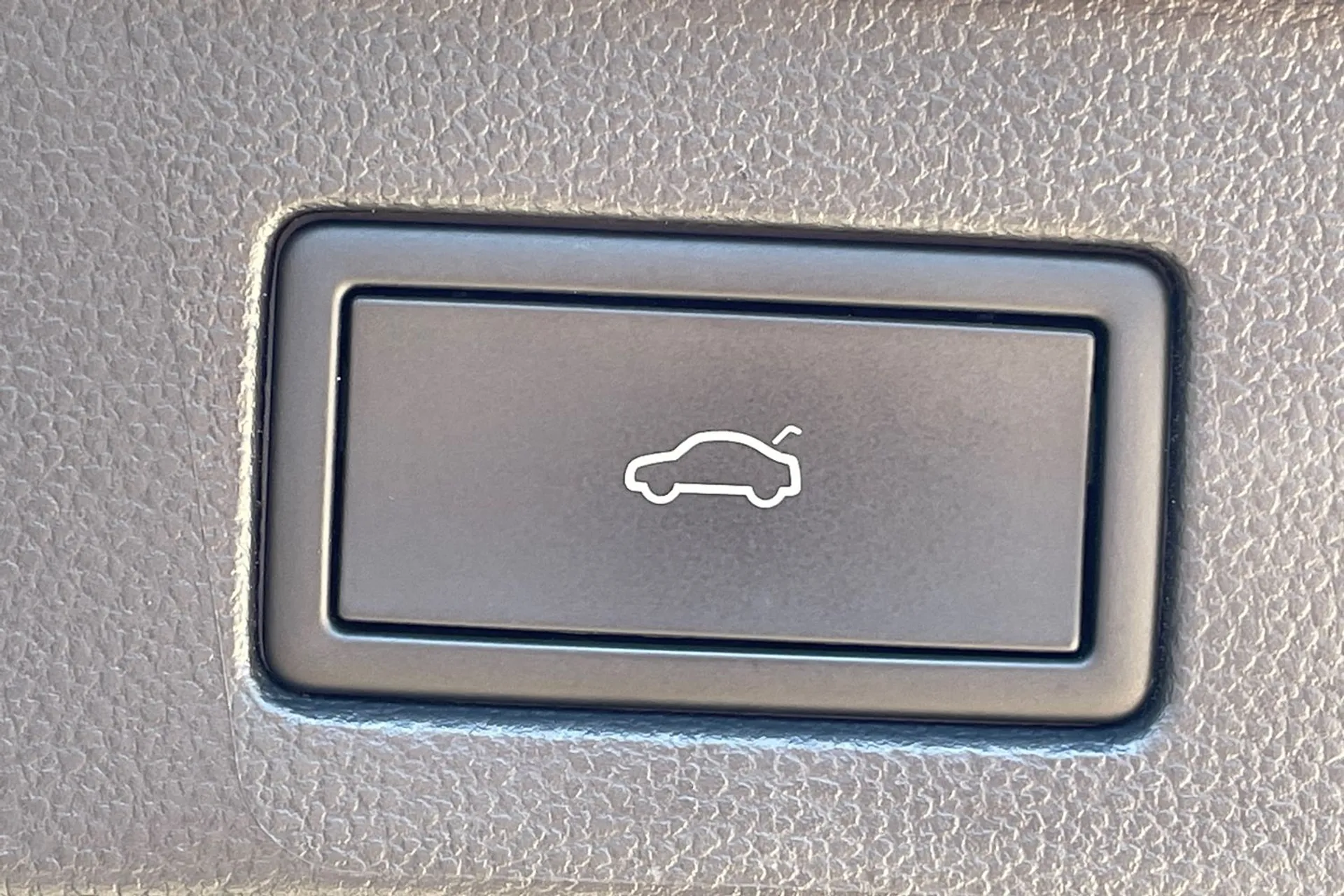 VOLKSWAGEN ARTEON thumbnail image number 21