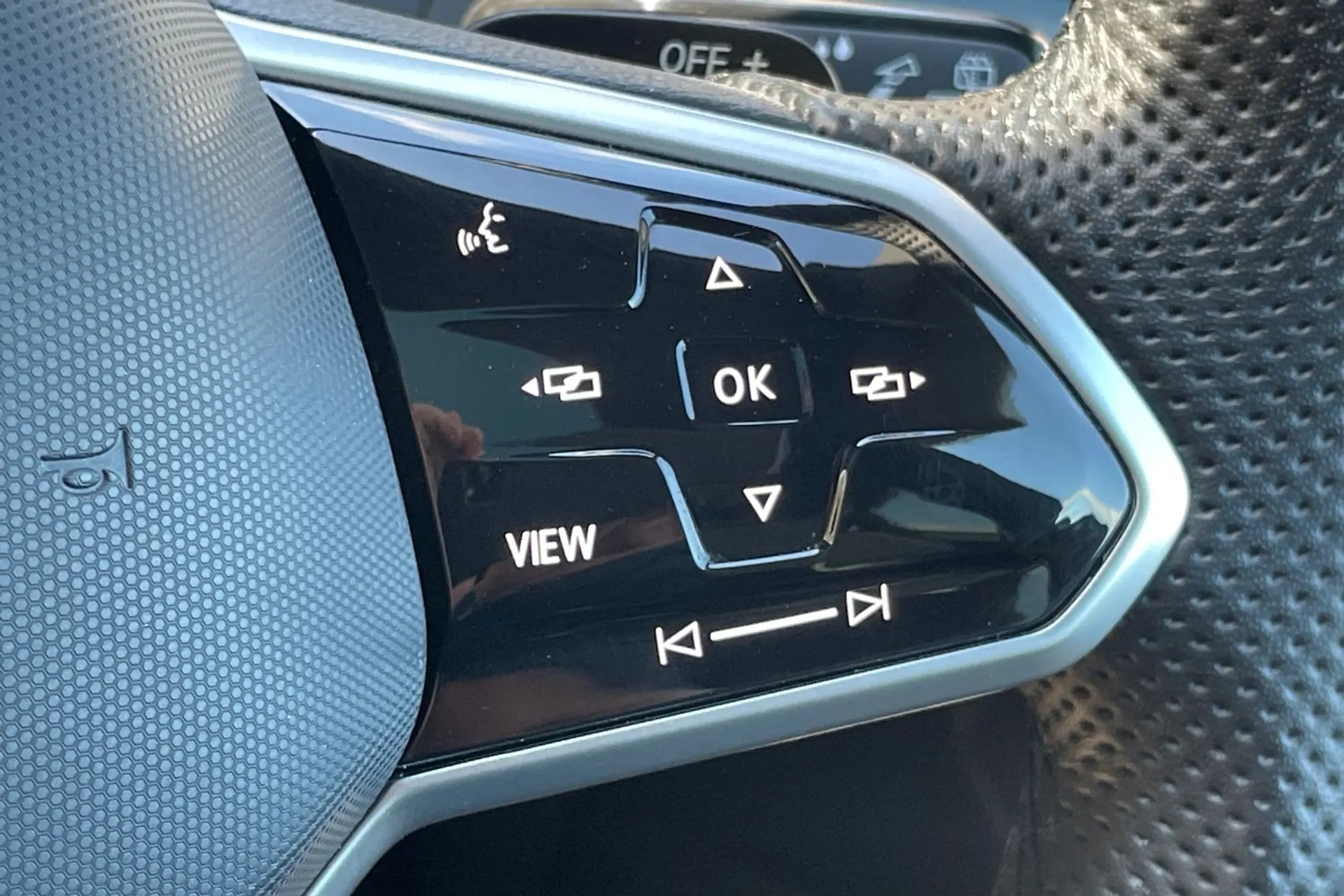 VOLKSWAGEN ARTEON thumbnail image number 38